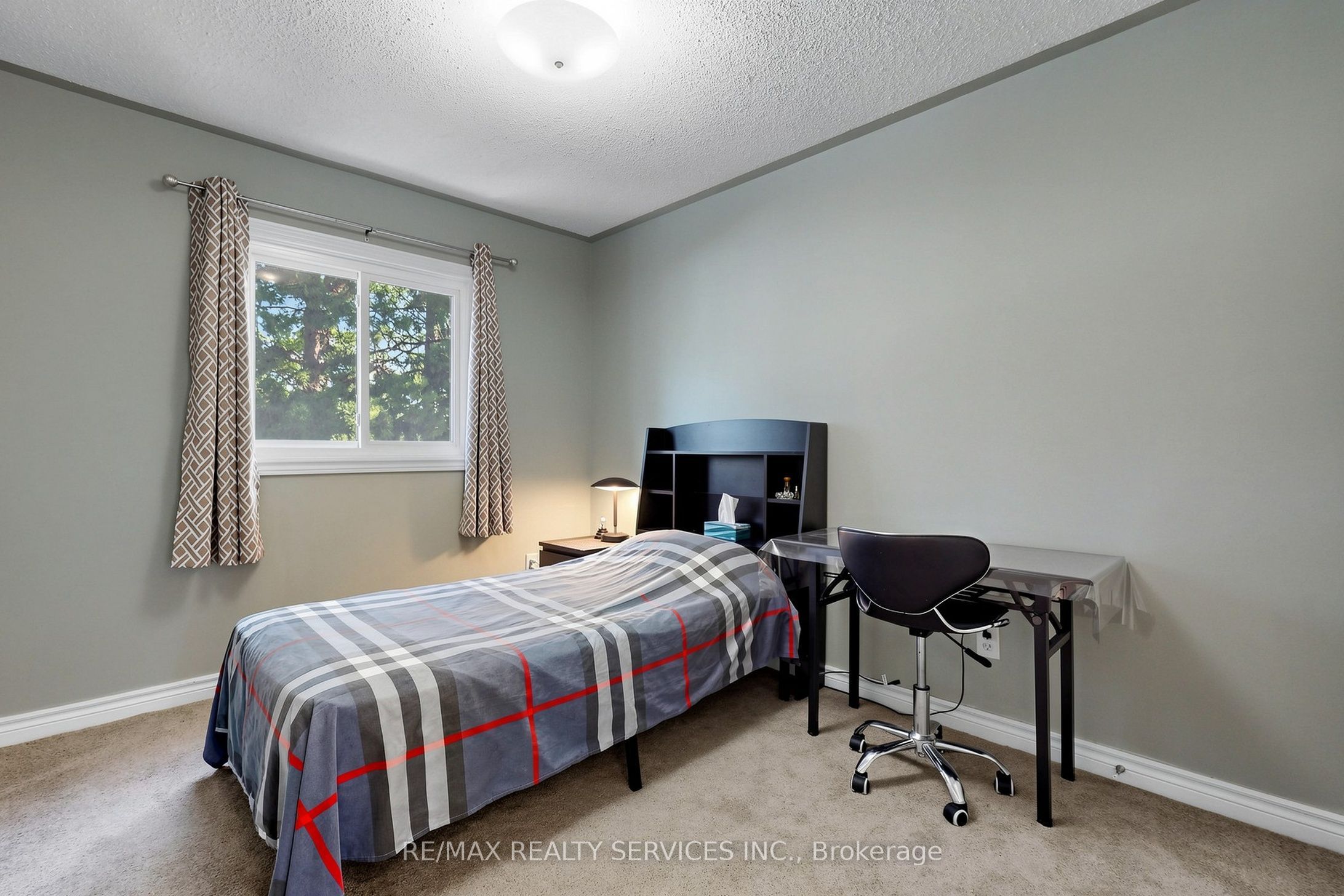 74 Heathcliffe Square Property Photo 28