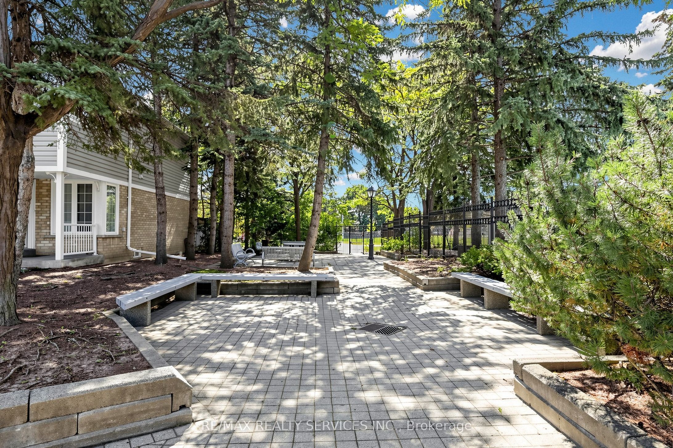 74 Heathcliffe Square Property Photo 40