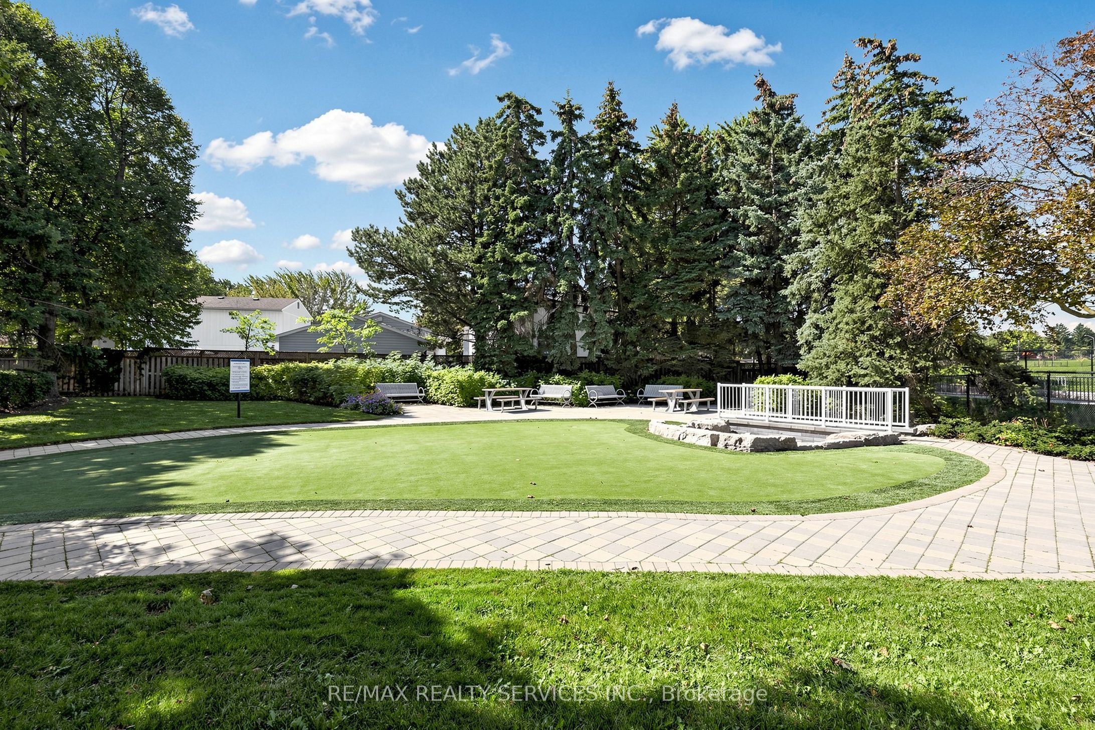 74 Heathcliffe Square Property Photo 44