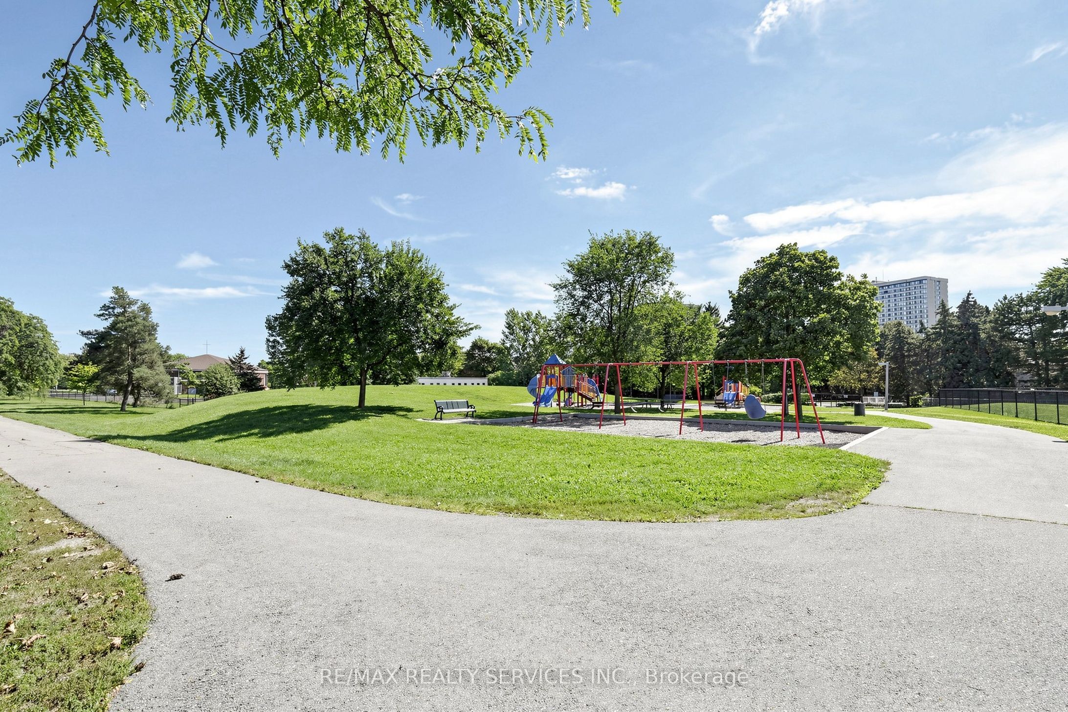 74 Heathcliffe Square Property Photo 46