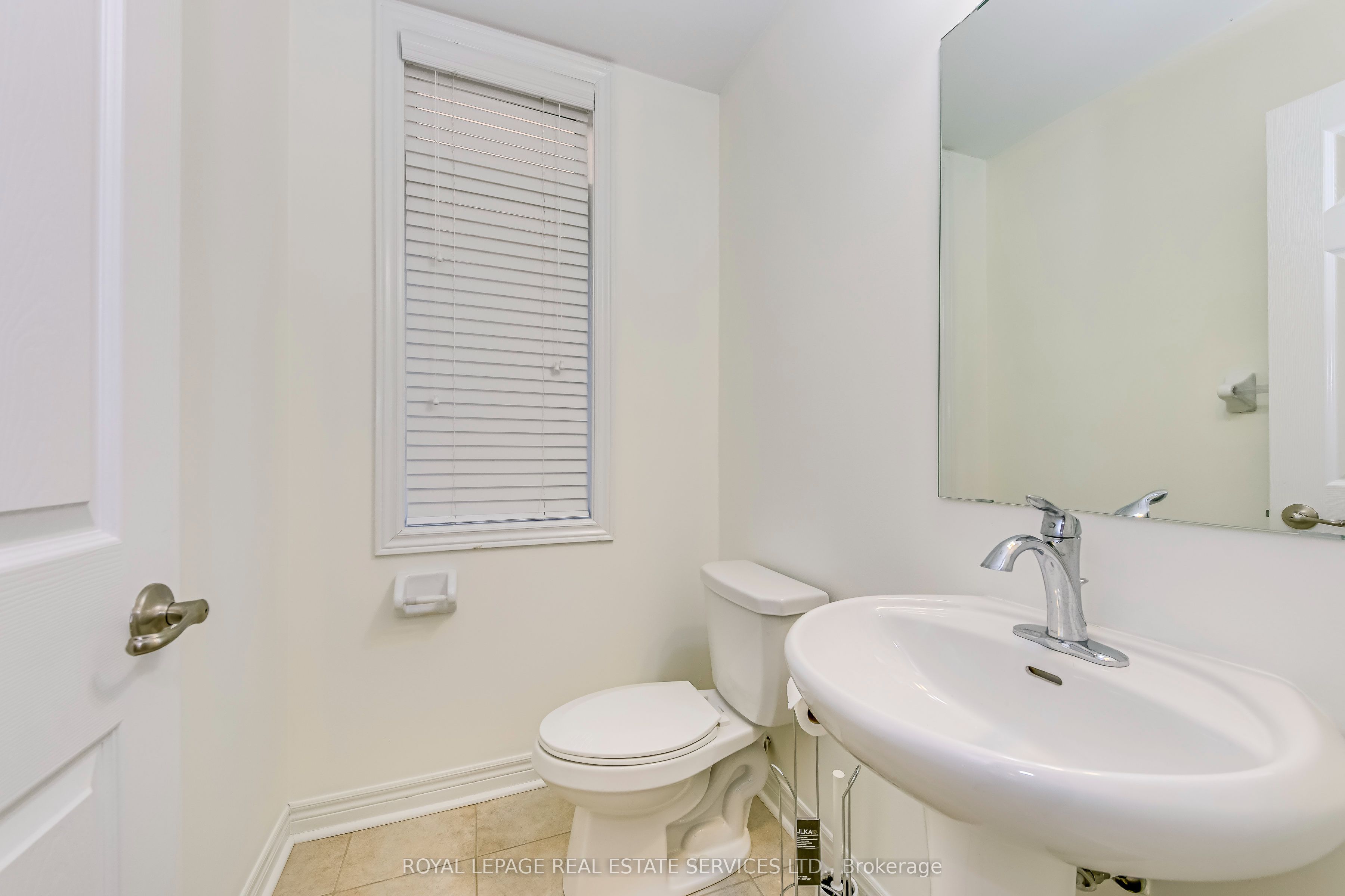 3072 Eberly Woods Drive Property Photo 5