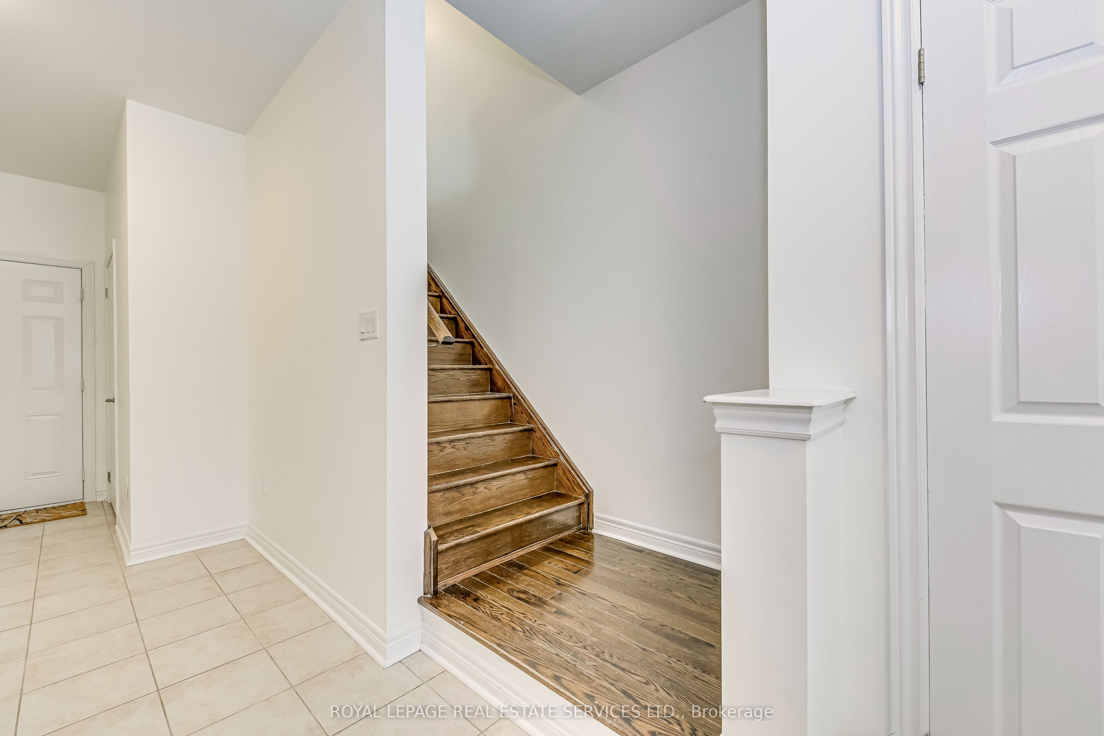3072 Eberly Woods Drive Property Photo 6