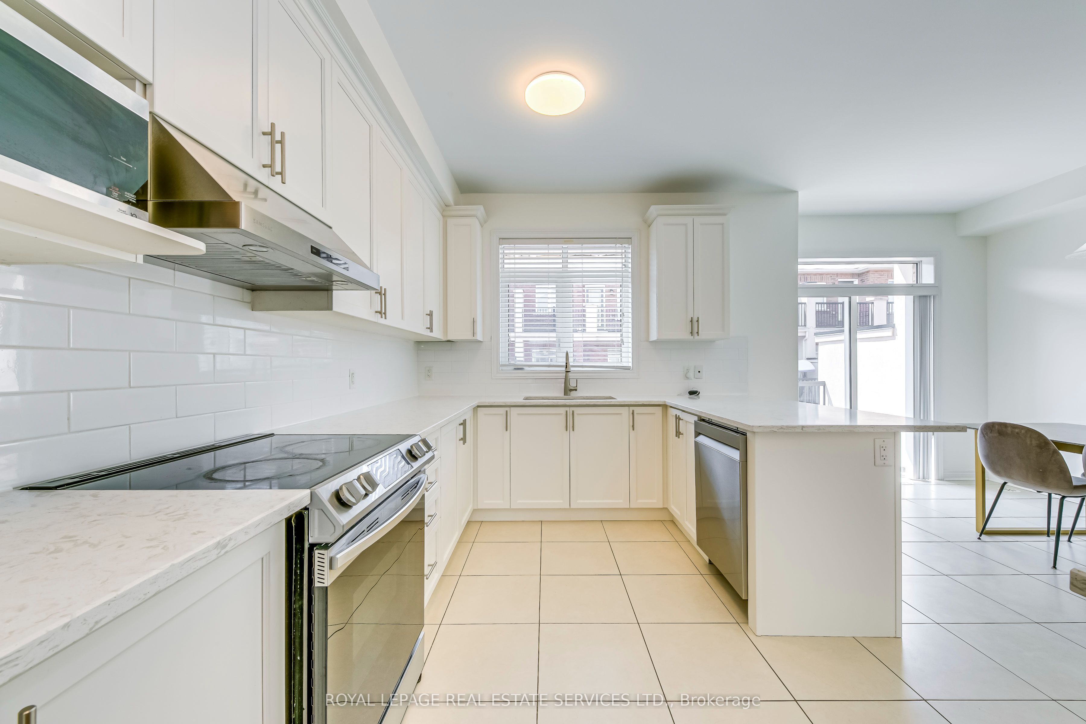 3072 Eberly Woods Drive Property Photo 15