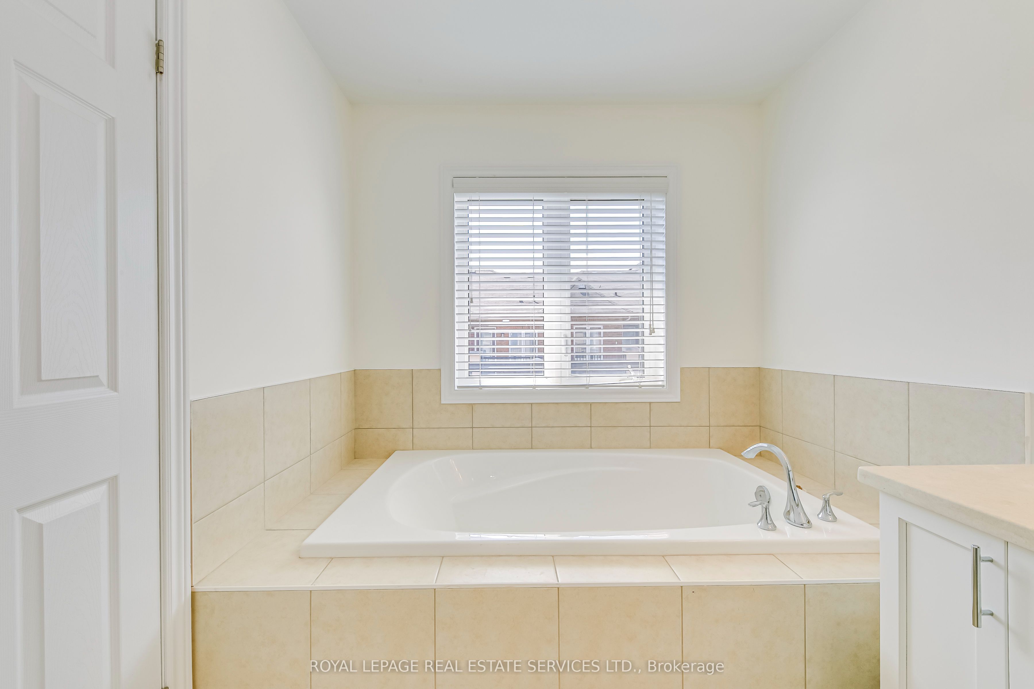3072 Eberly Woods Drive Property Photo 30