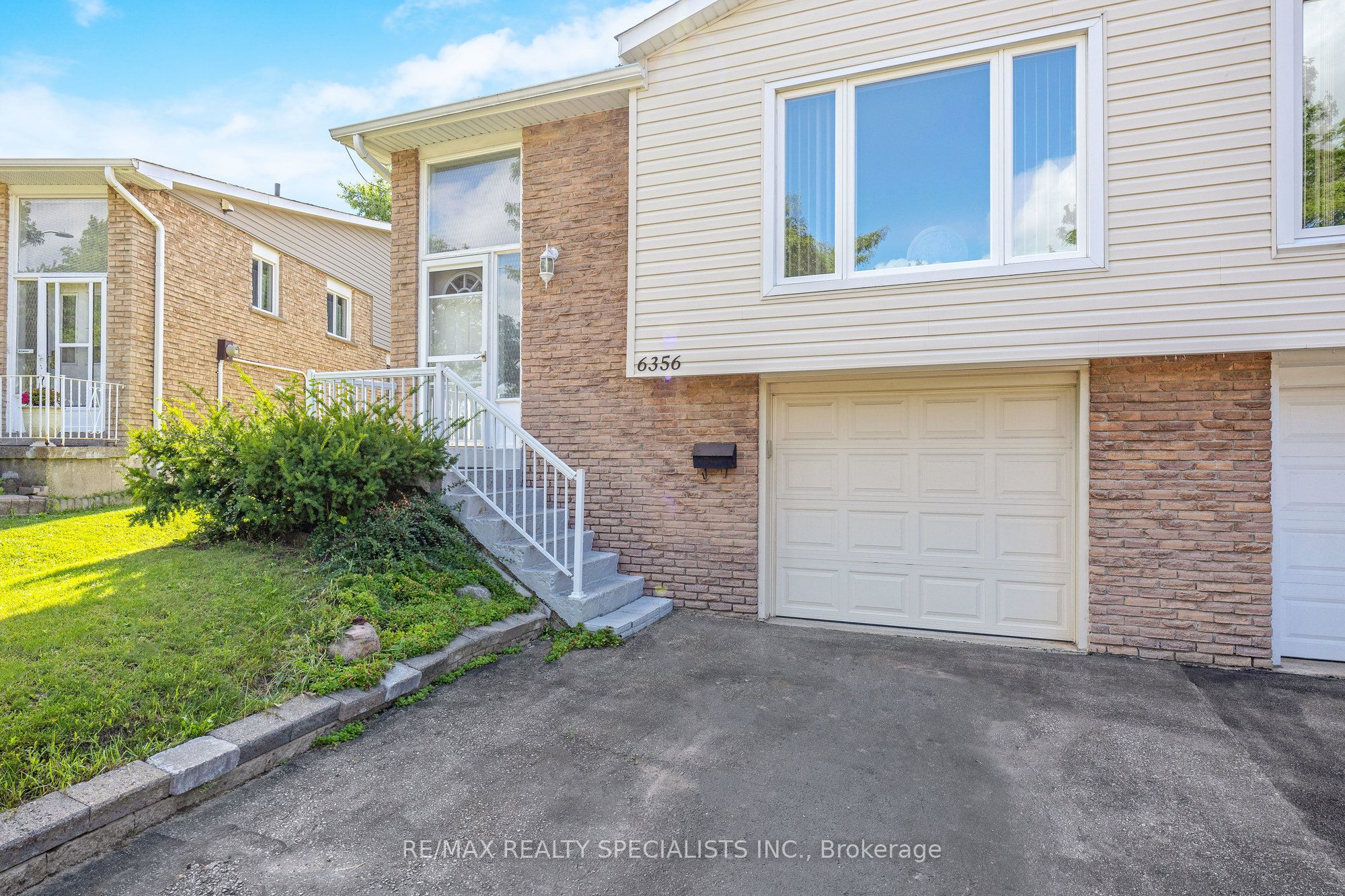 6356 Chaumont Crescent Property Photo 4