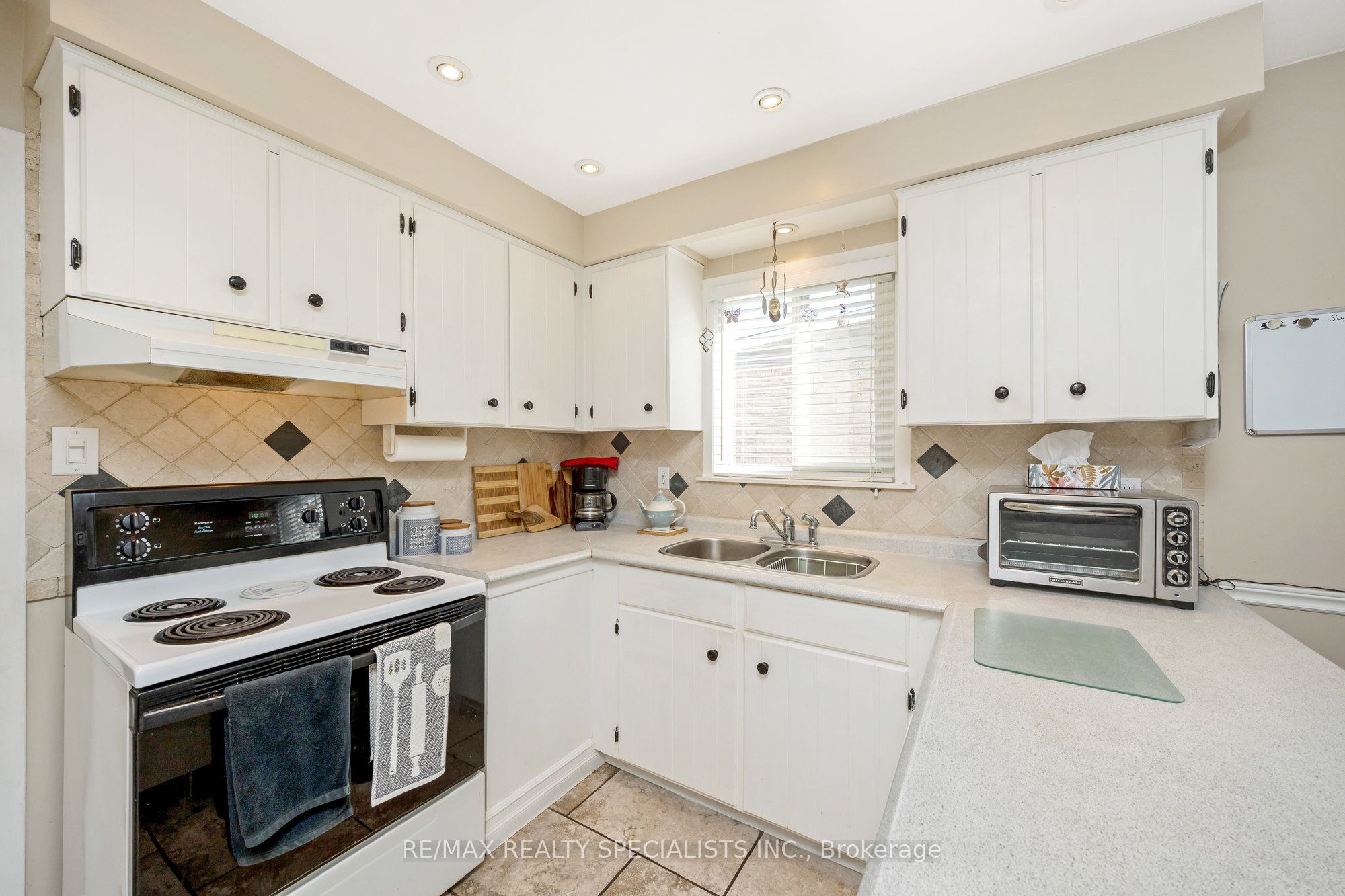 6356 Chaumont Crescent Property Photo 14