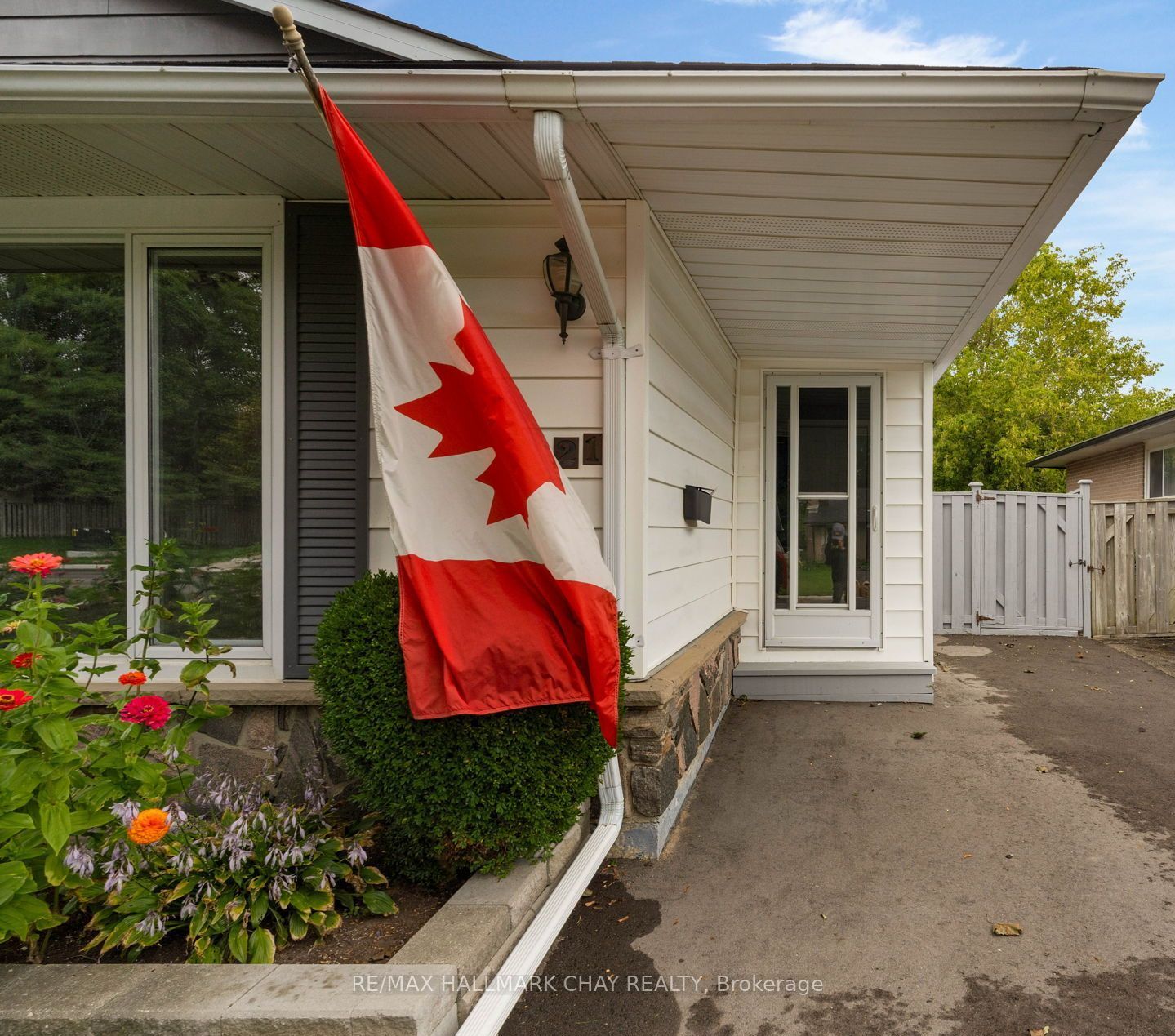 21 Ontario Street Property Photo 2