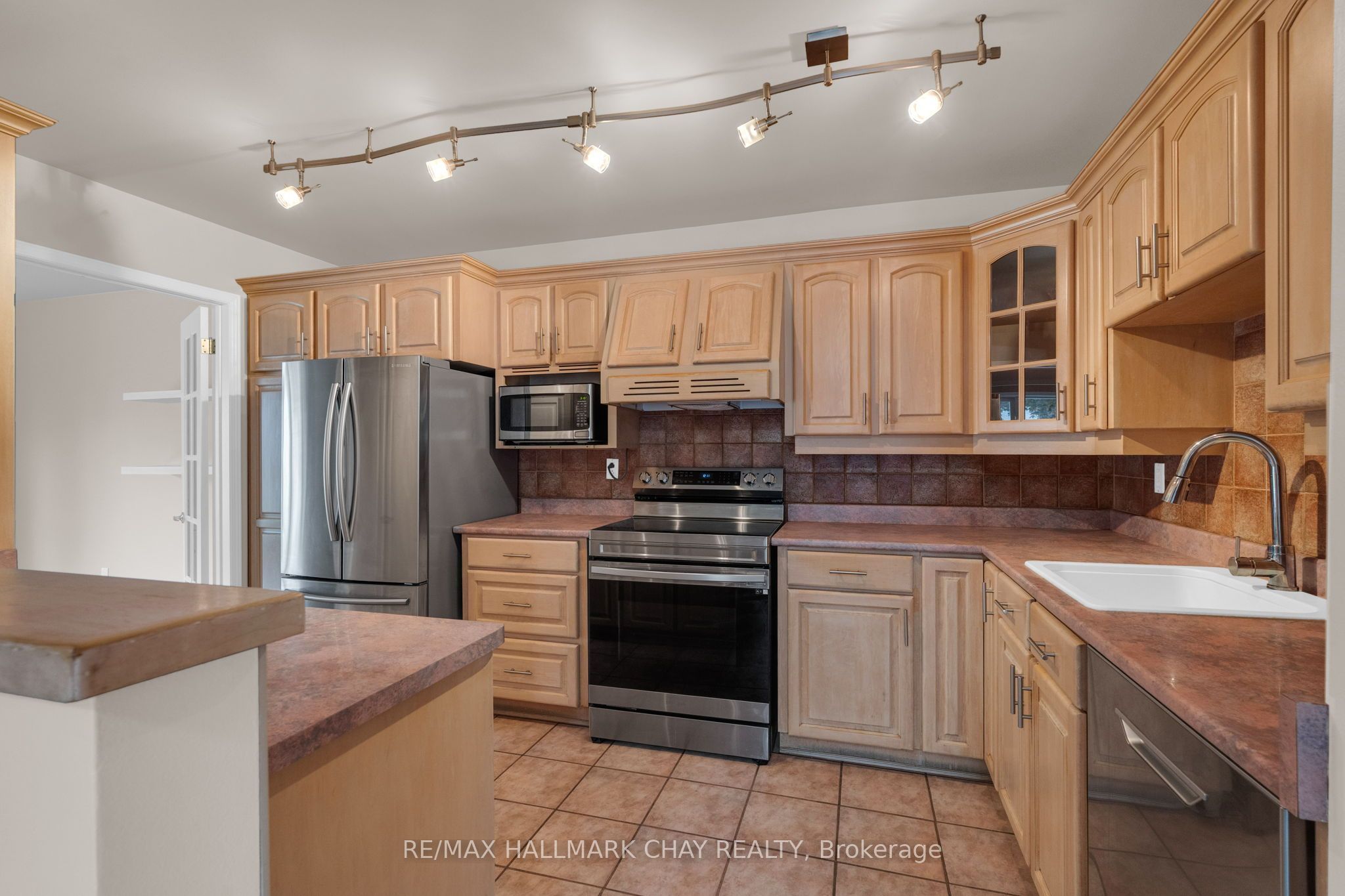 21 Ontario Street Property Photo 5