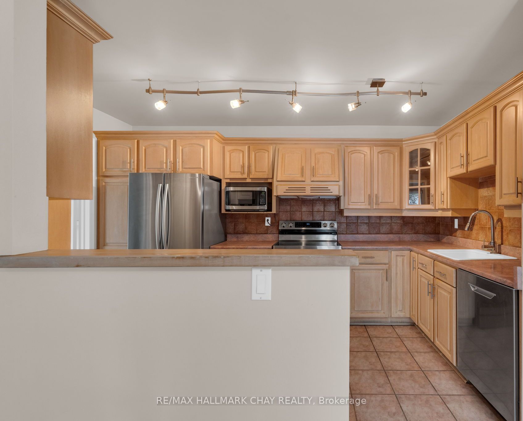 21 Ontario Street Property Photo 6