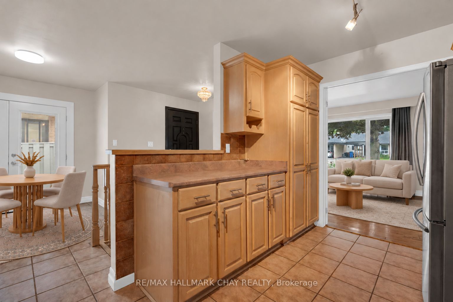 21 Ontario Street Property Photo 7