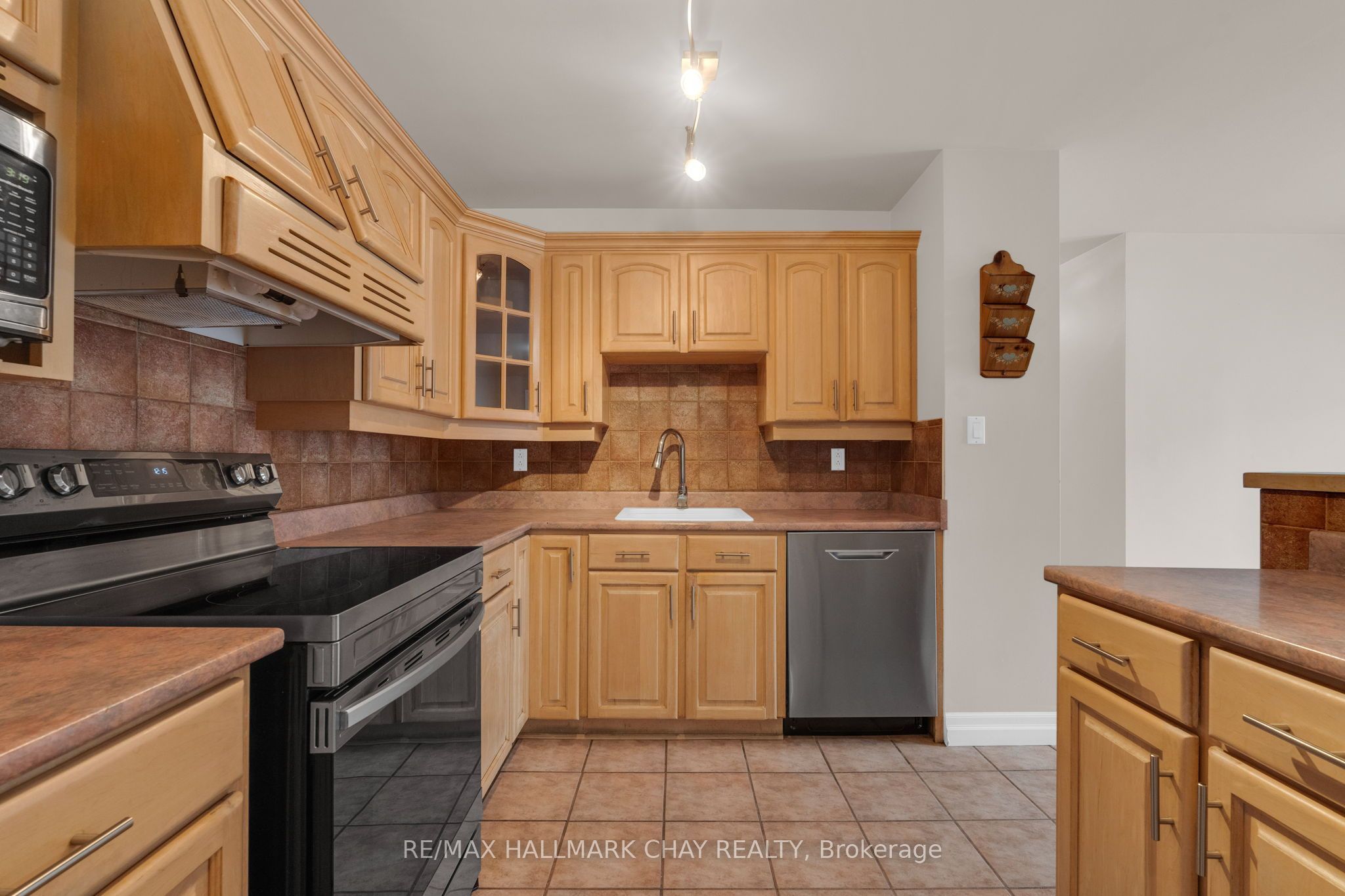 21 Ontario Street Property Photo 8