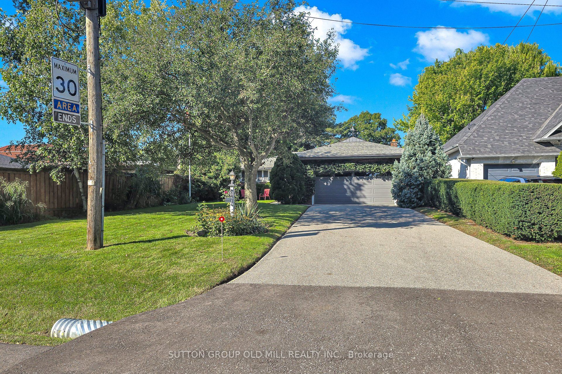 4 Ravenscrest Drive Property Photo 2