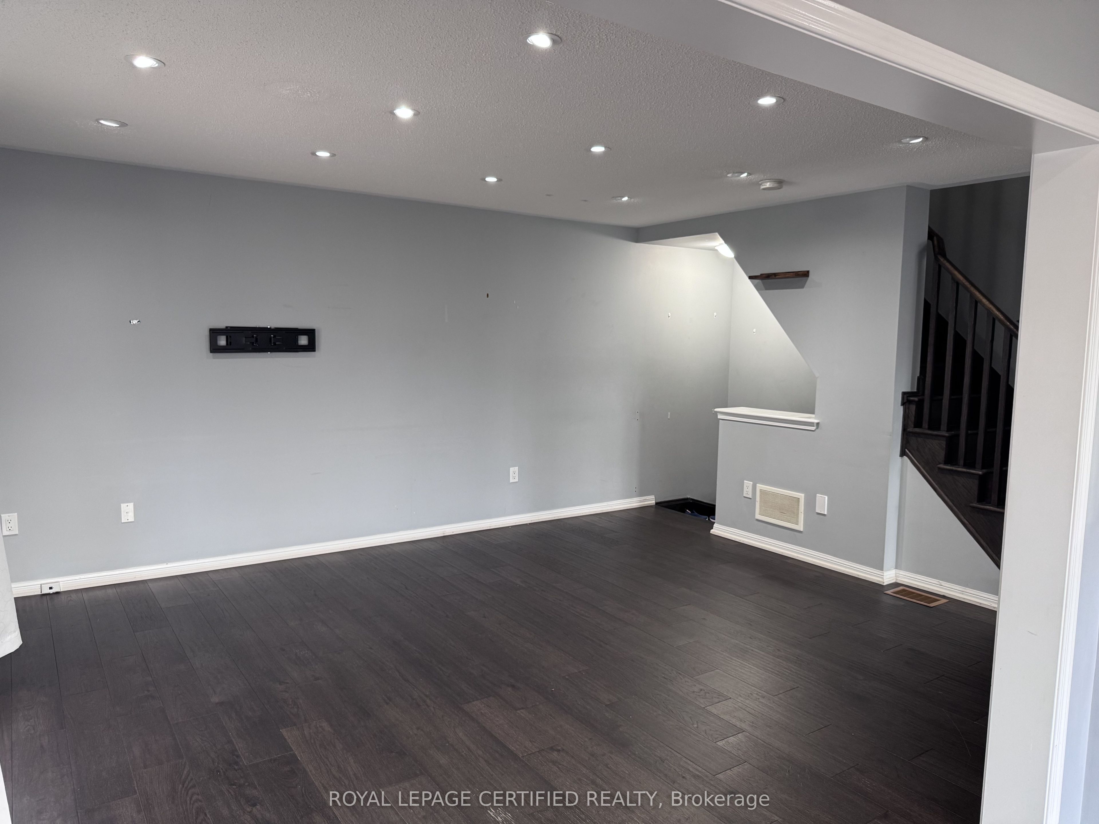 244 Mortimer Crescent Property Photo 8