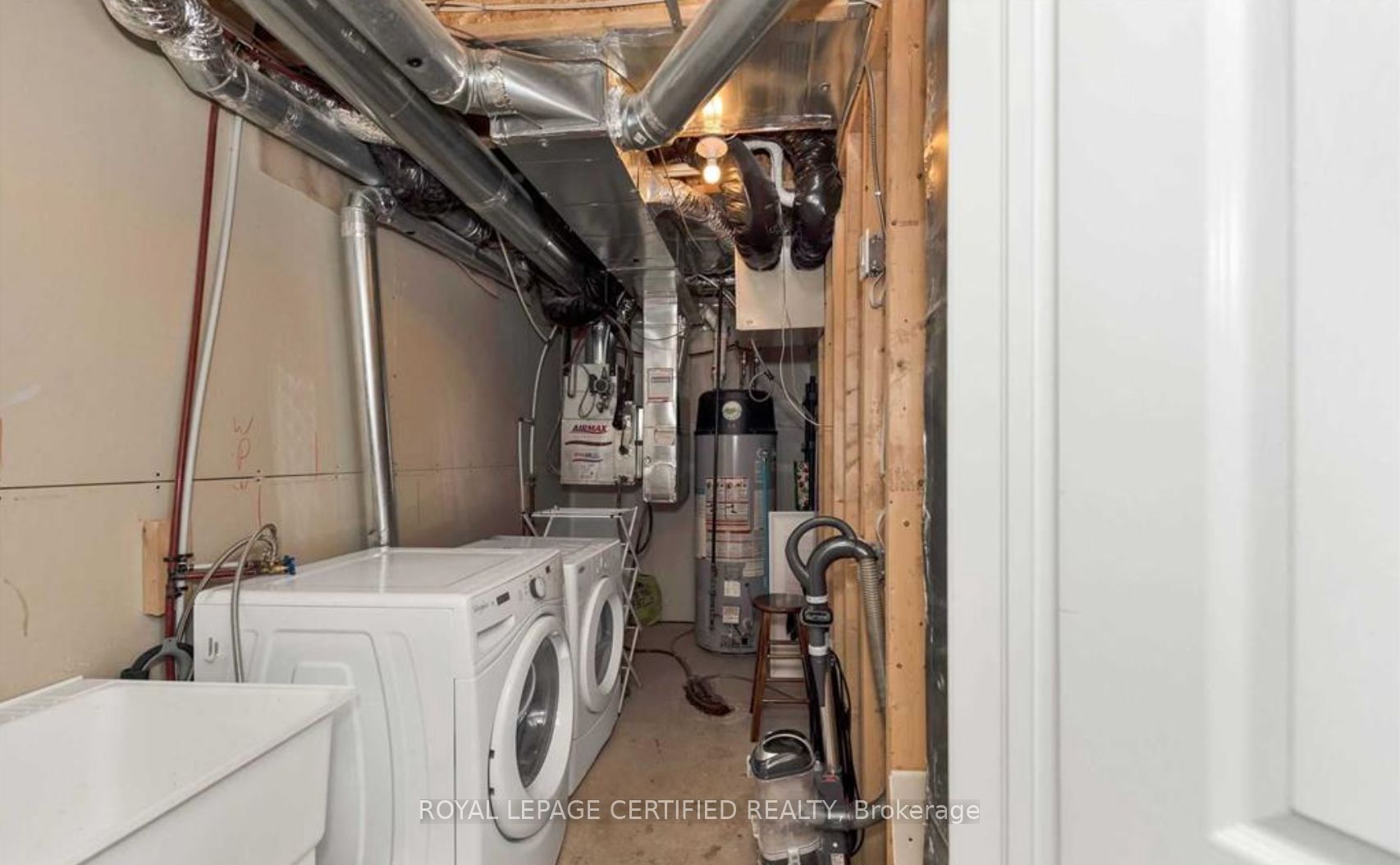 244 Mortimer Crescent Property Photo 29