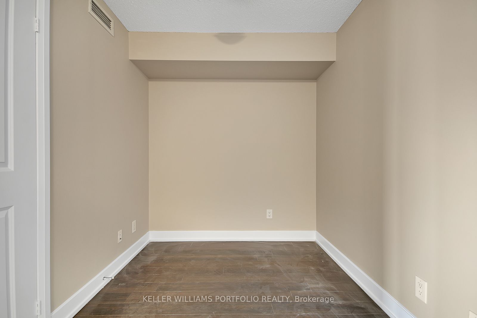 6 Eva Road 509 Property Photo 5
