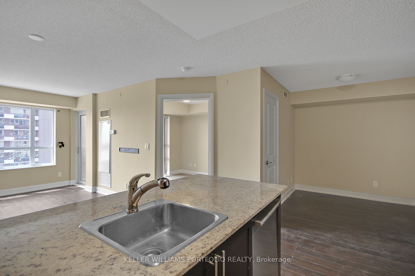 6 Eva Road 509 Property Photo 9