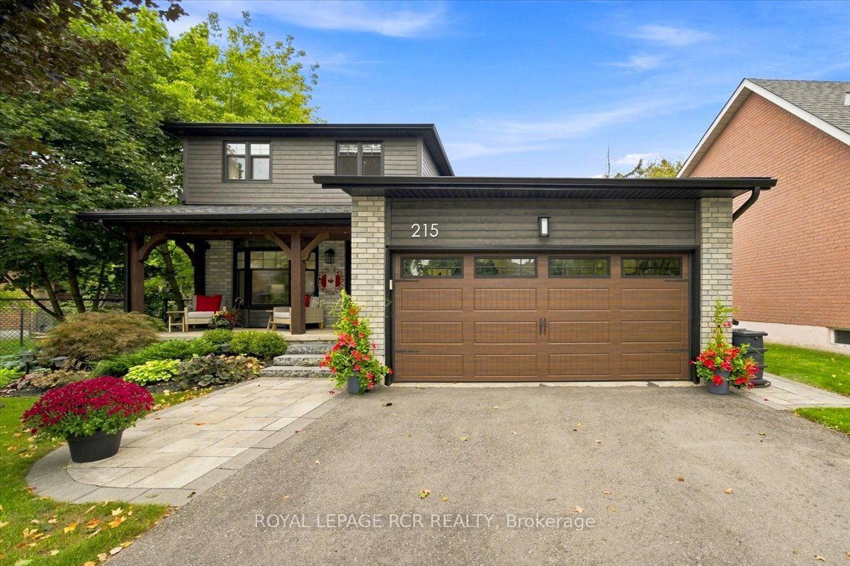 215 Oakwood Crescent Property Photo 1