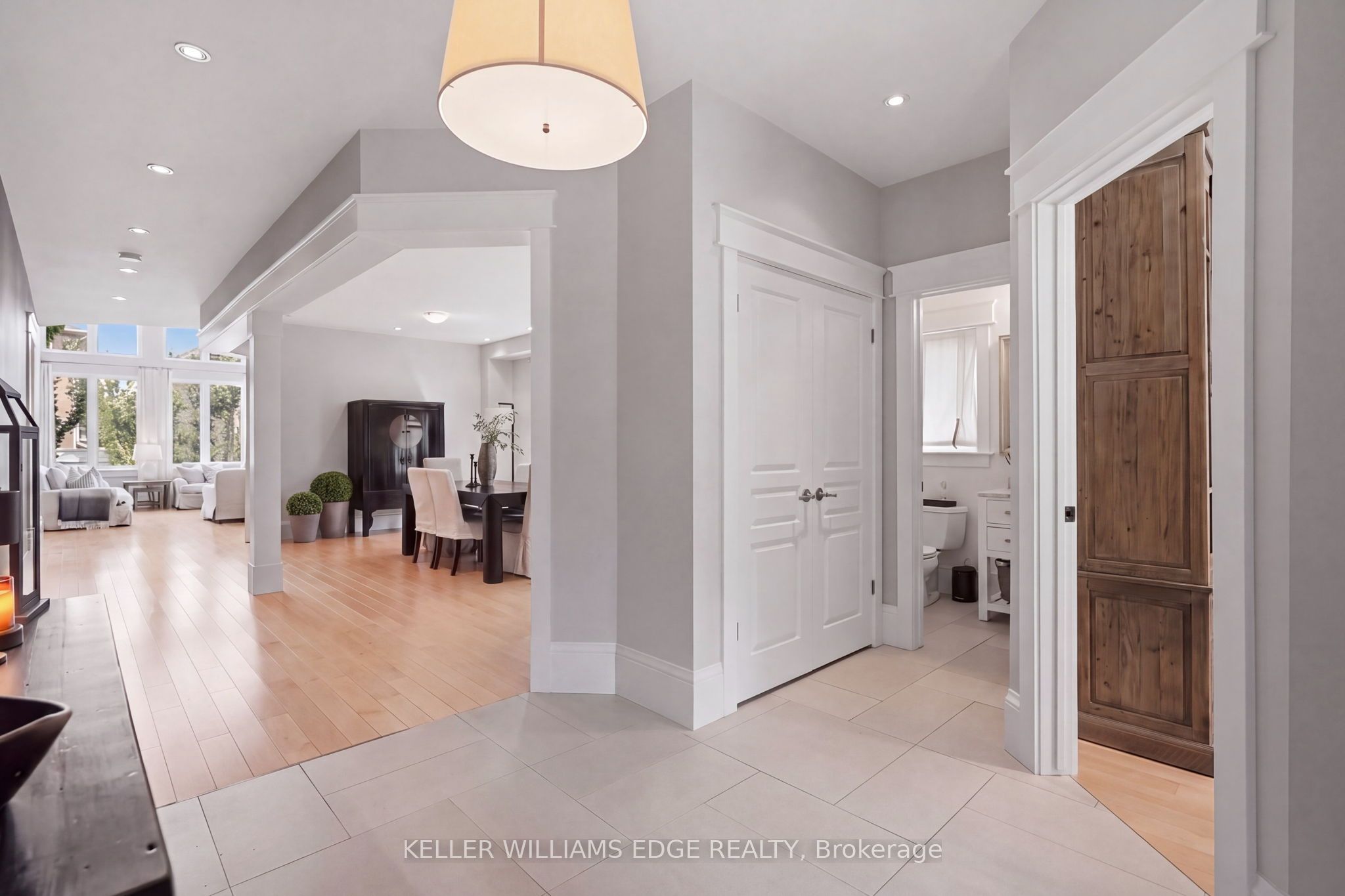 3202 Saltaire Crescent Property Photo 2
