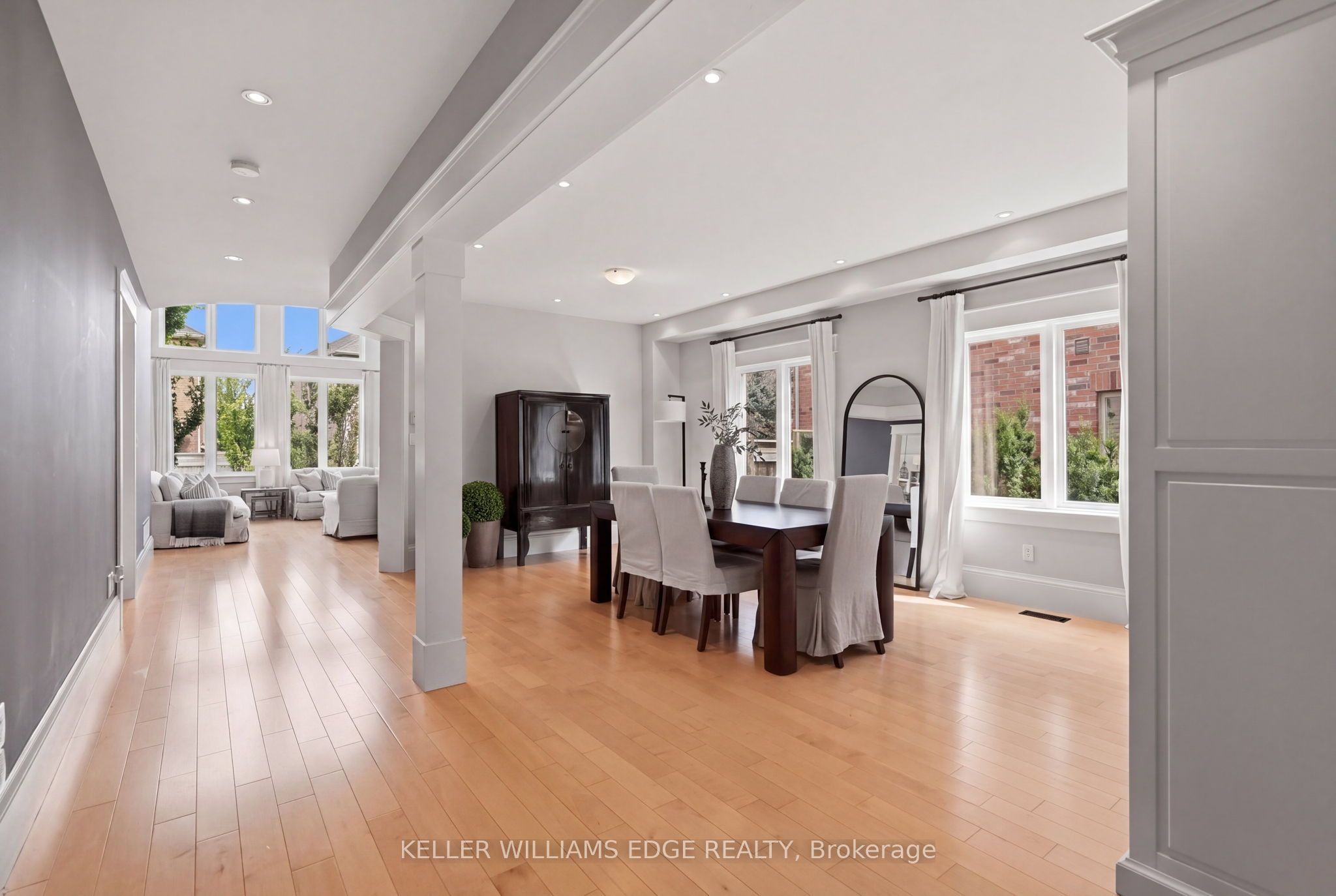 3202 Saltaire Crescent Property Photo 6