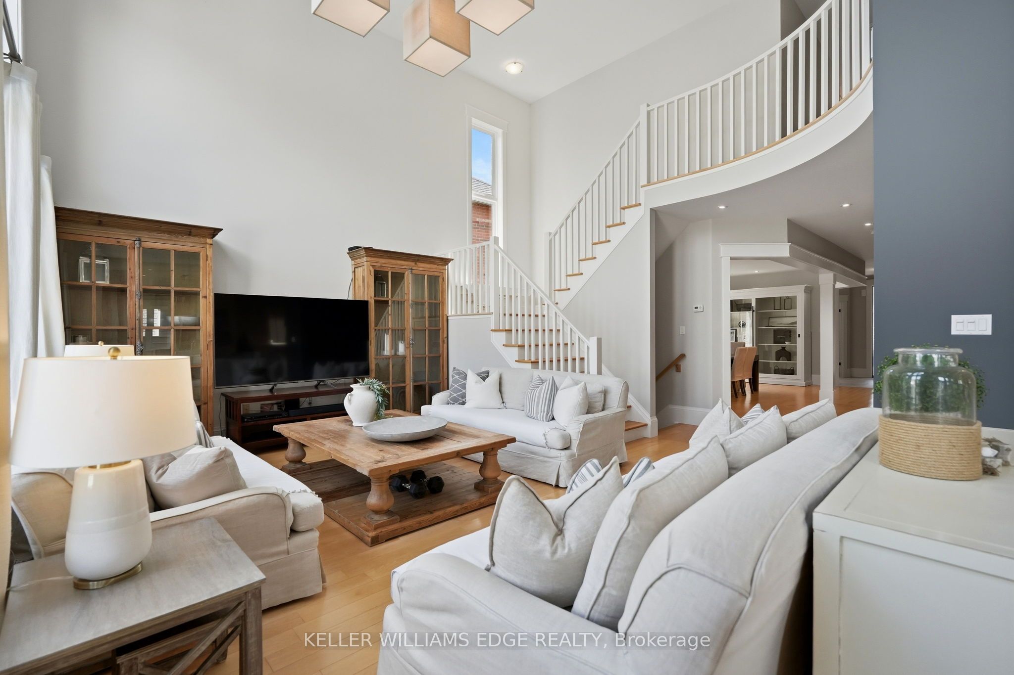 3202 Saltaire Crescent Property Photo 9