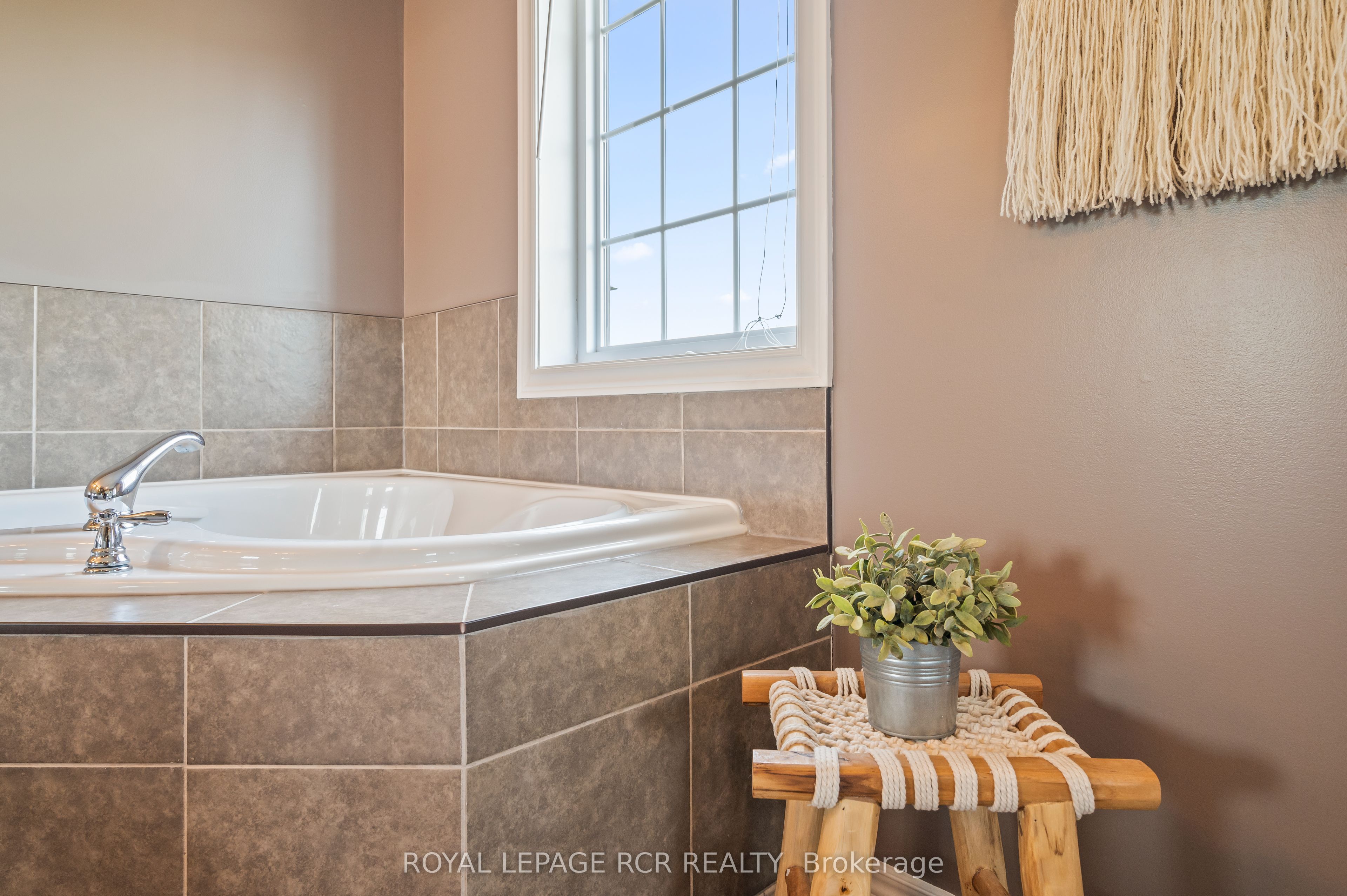 170 Elaine Drive Property Photo 26