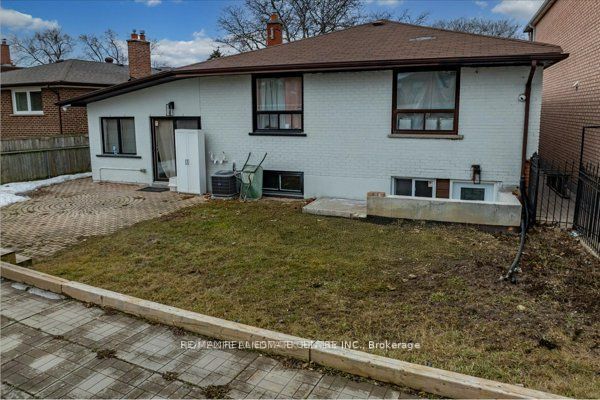 89 Chiswick Avenue Lower Property Photo 14