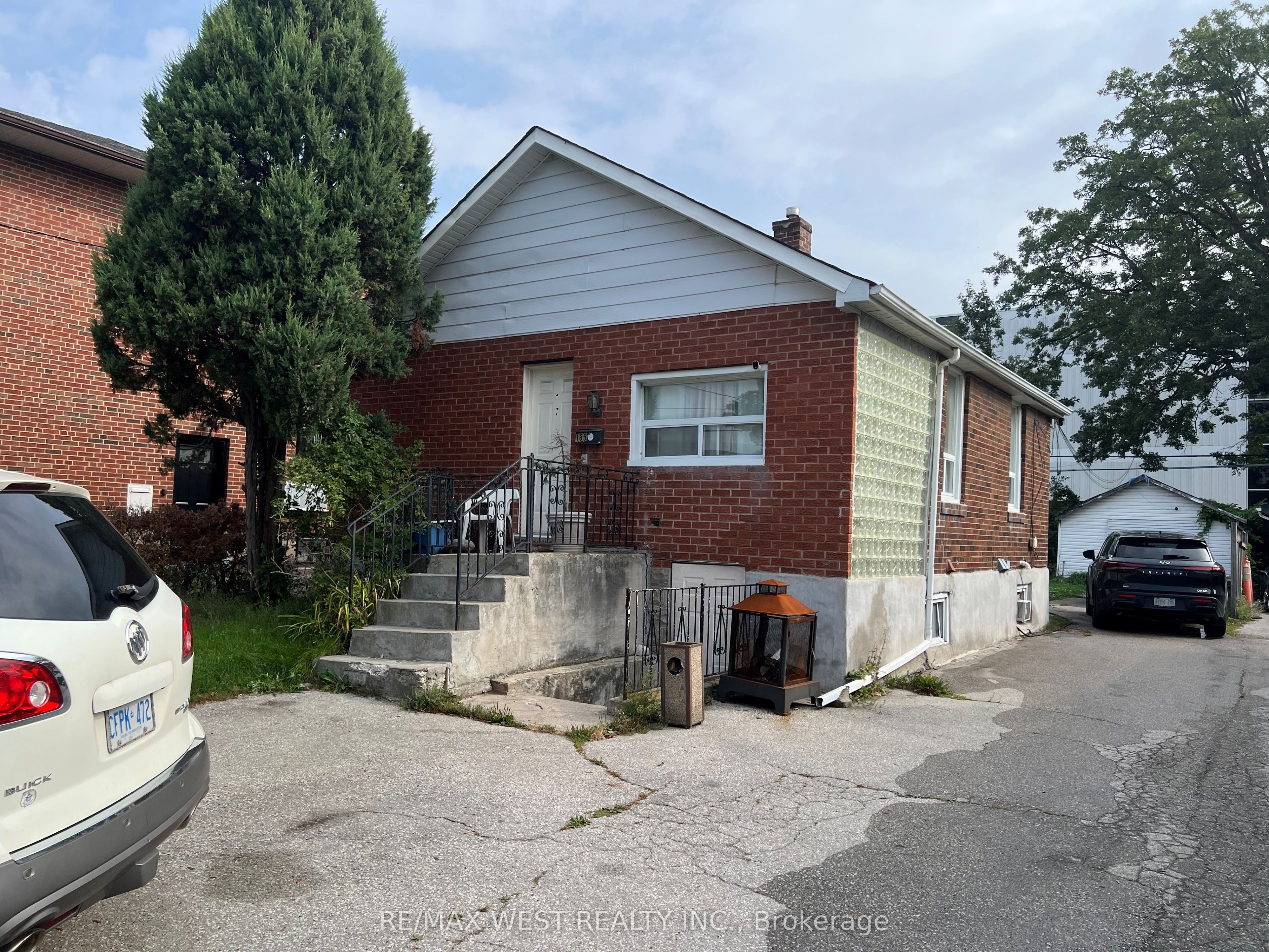 165 Thirtieth Street Property Photo 1