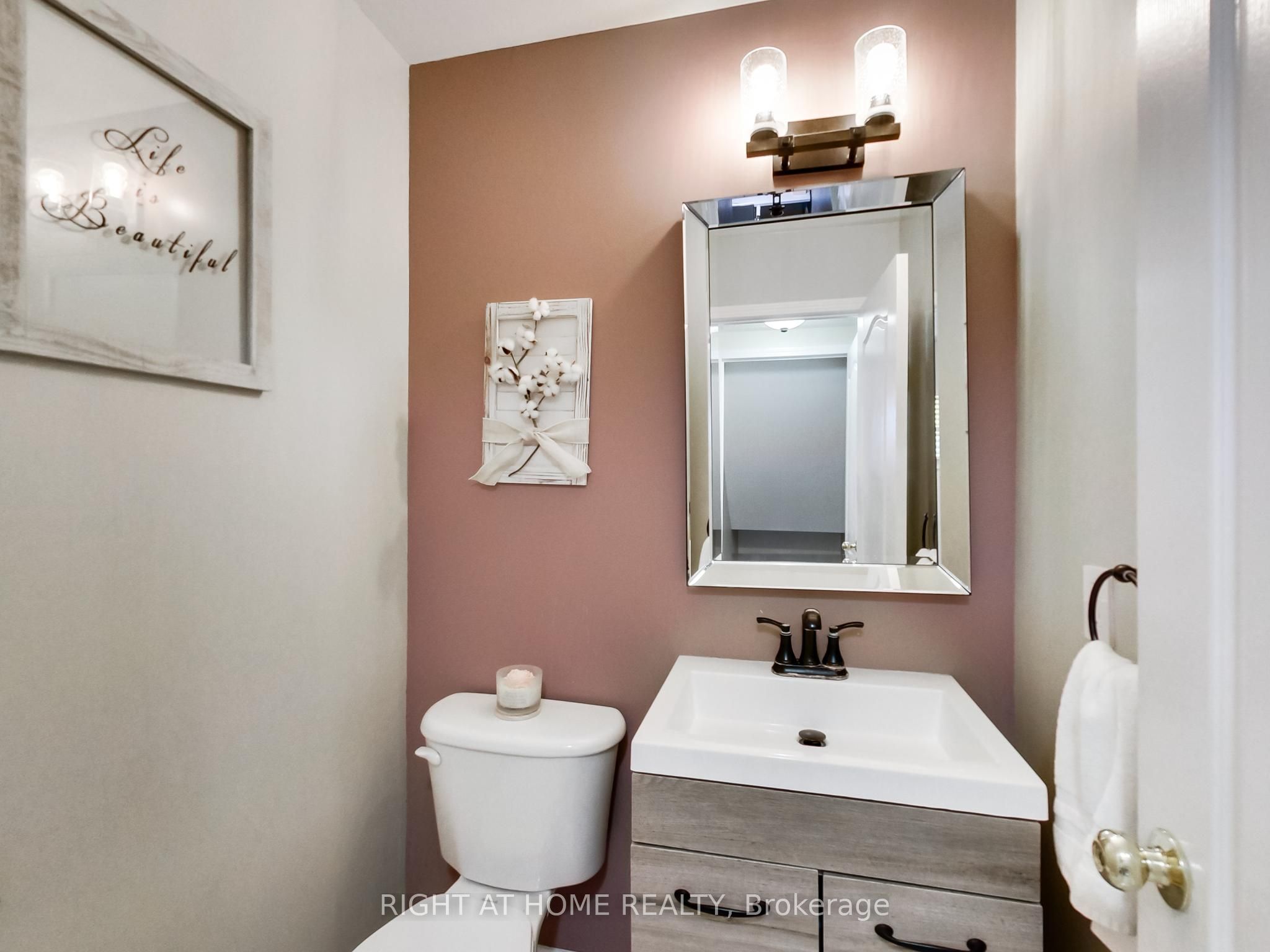 2527 Nettlecreek Crescent Property Photo 9