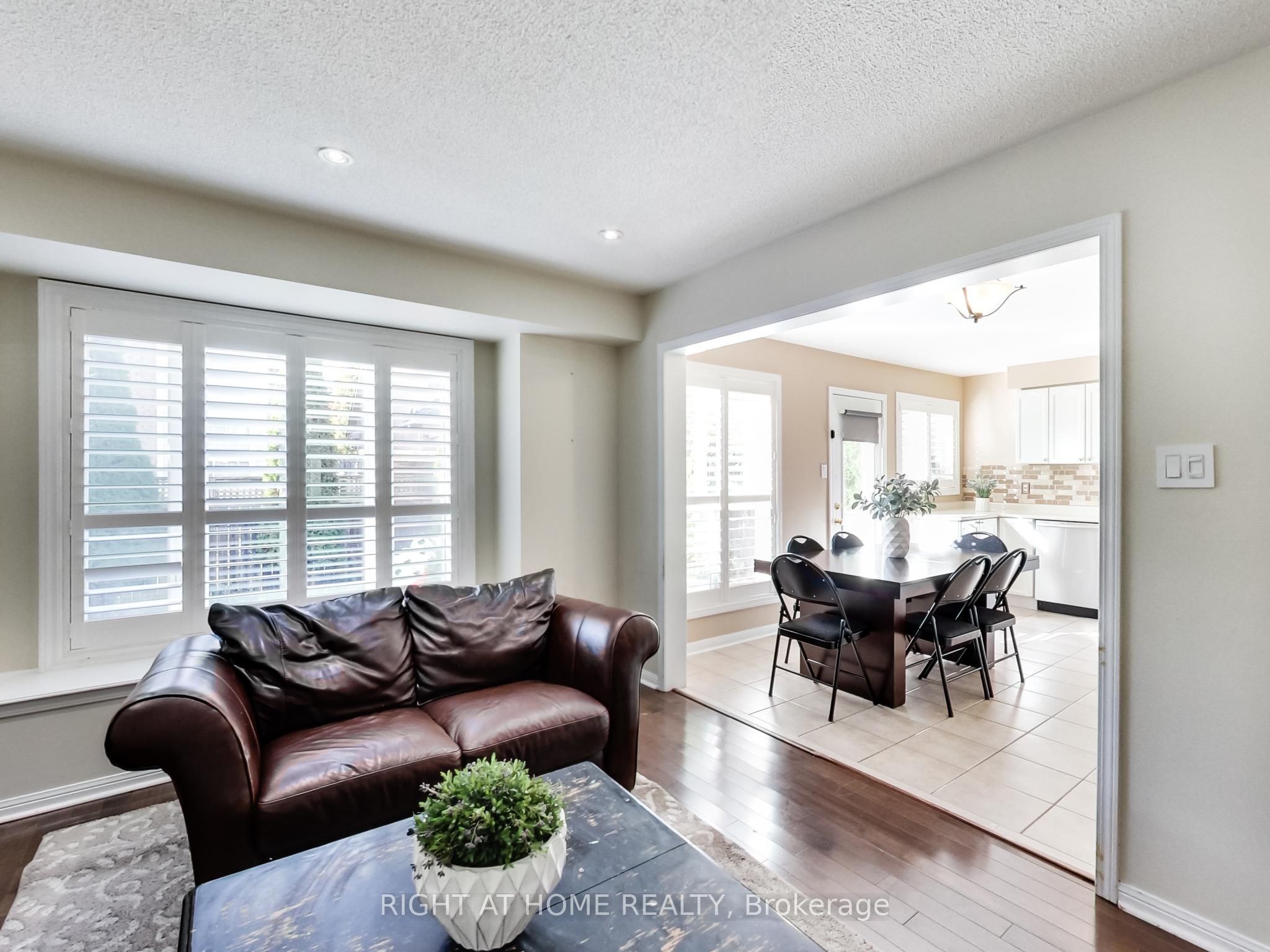 2527 Nettlecreek Crescent Property Photo 11