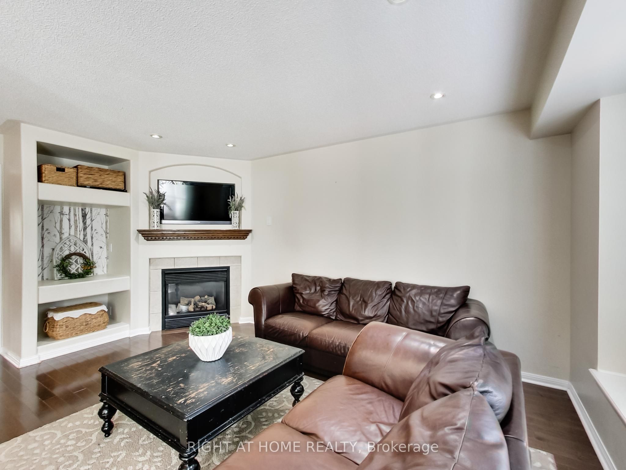 2527 Nettlecreek Crescent Property Photo 12