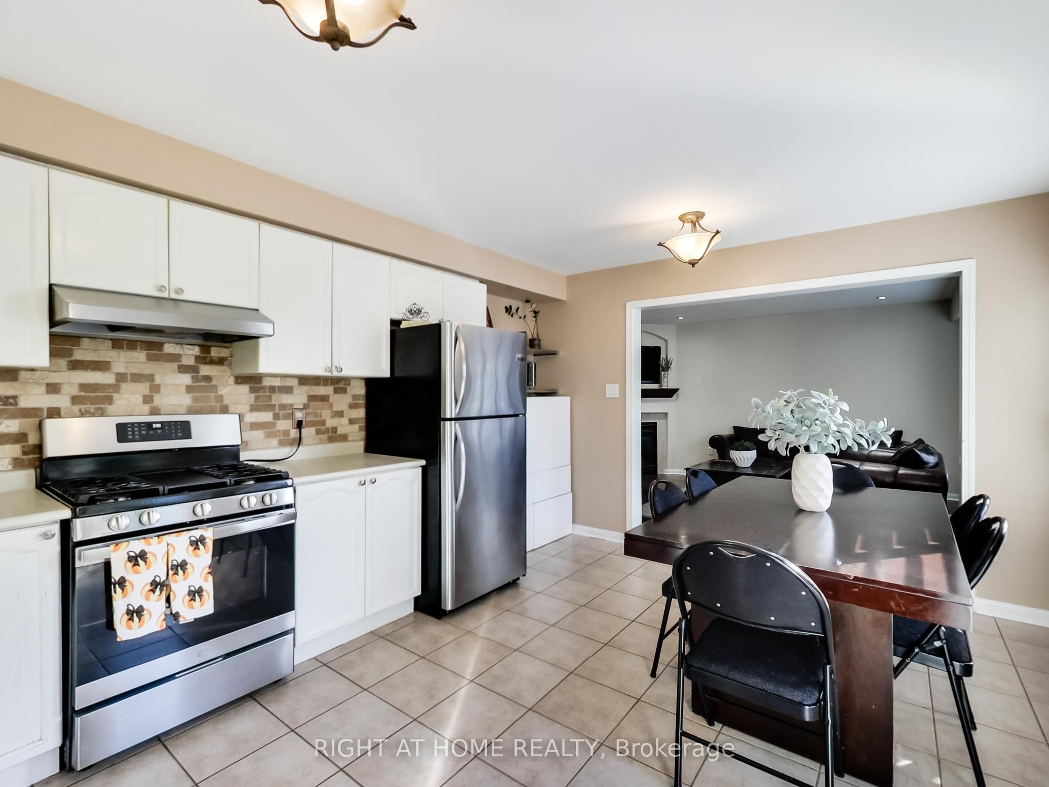 2527 Nettlecreek Crescent Property Photo 18