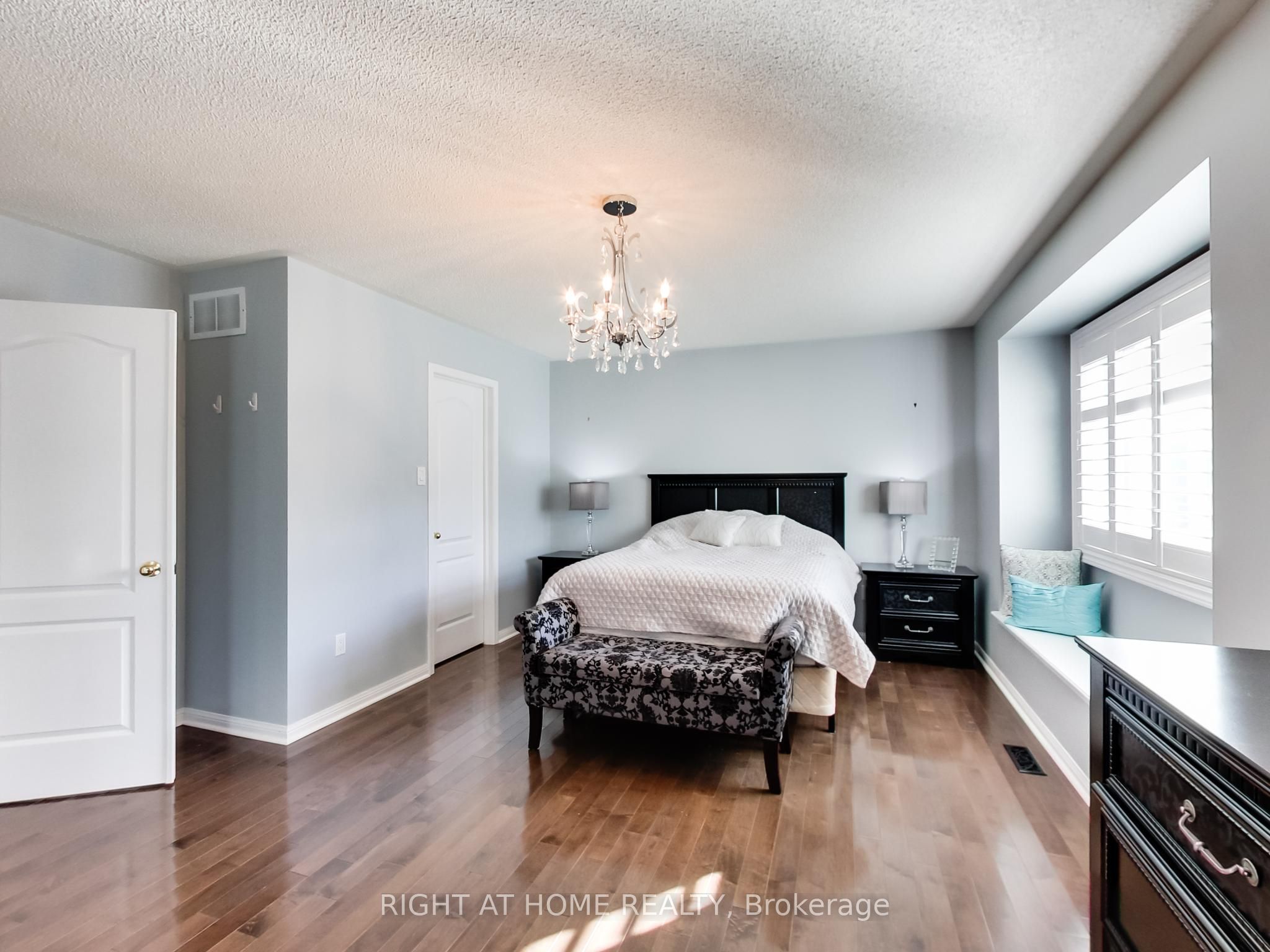 2527 Nettlecreek Crescent Property Photo 22