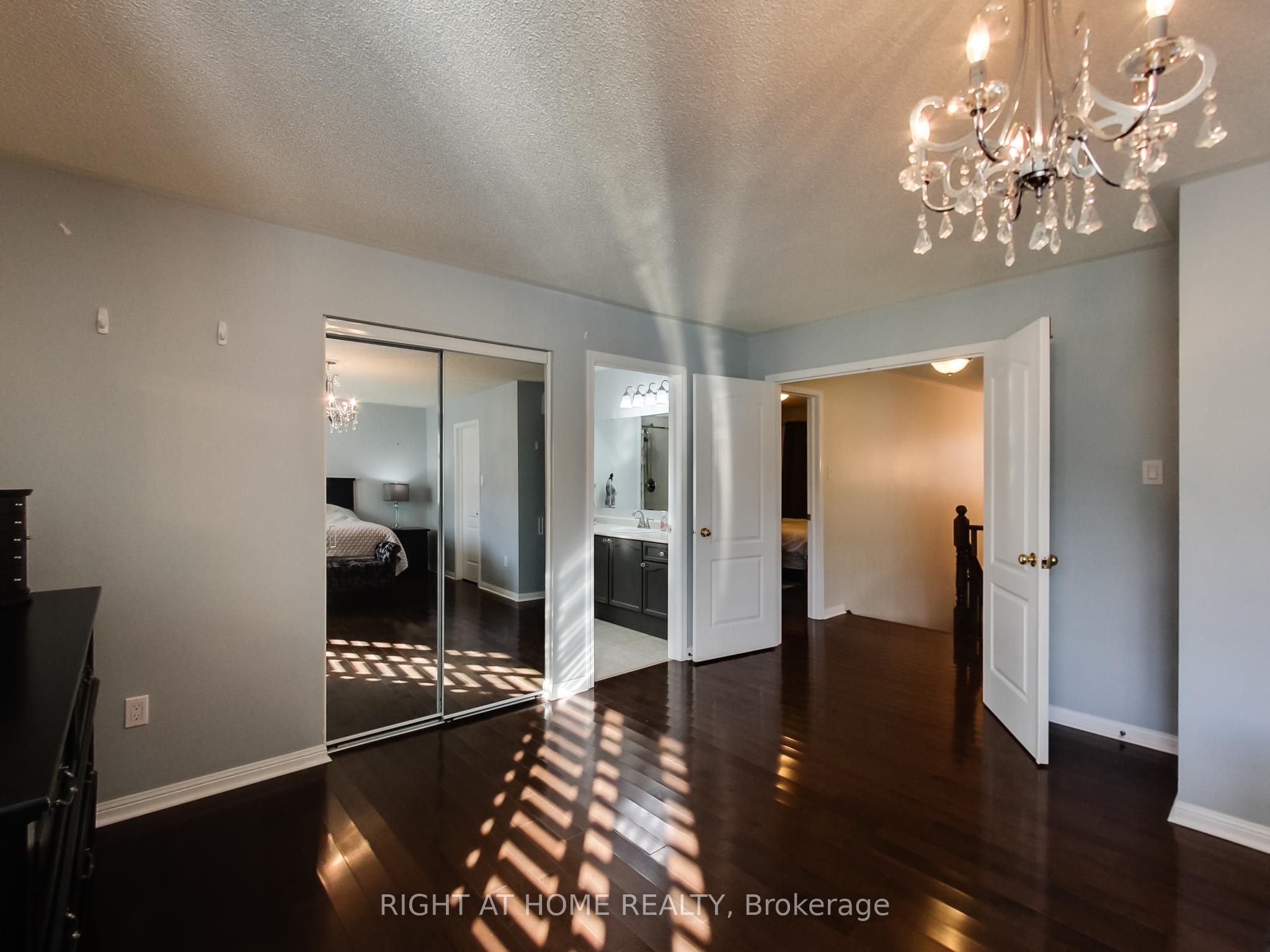 2527 Nettlecreek Crescent Property Photo 25