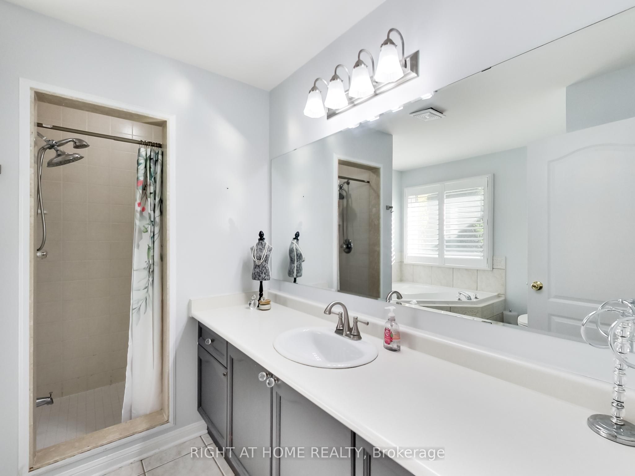 2527 Nettlecreek Crescent Property Photo 26