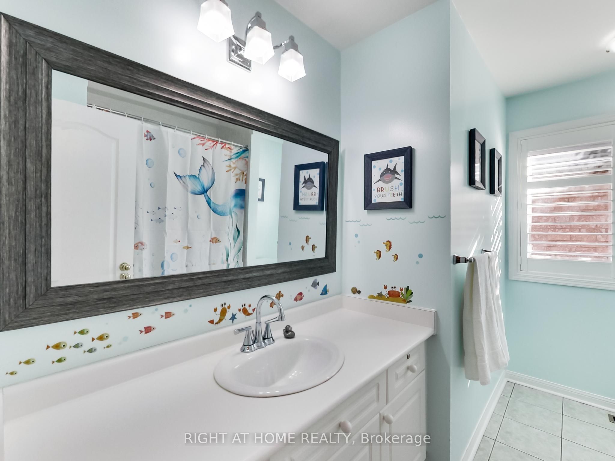 2527 Nettlecreek Crescent Property Photo 28