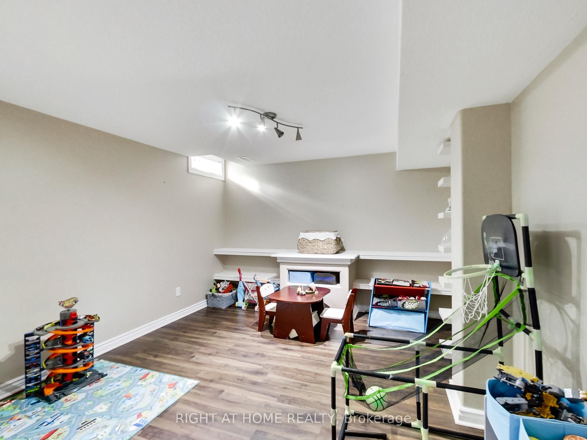 2527 Nettlecreek Crescent Property Photo 40