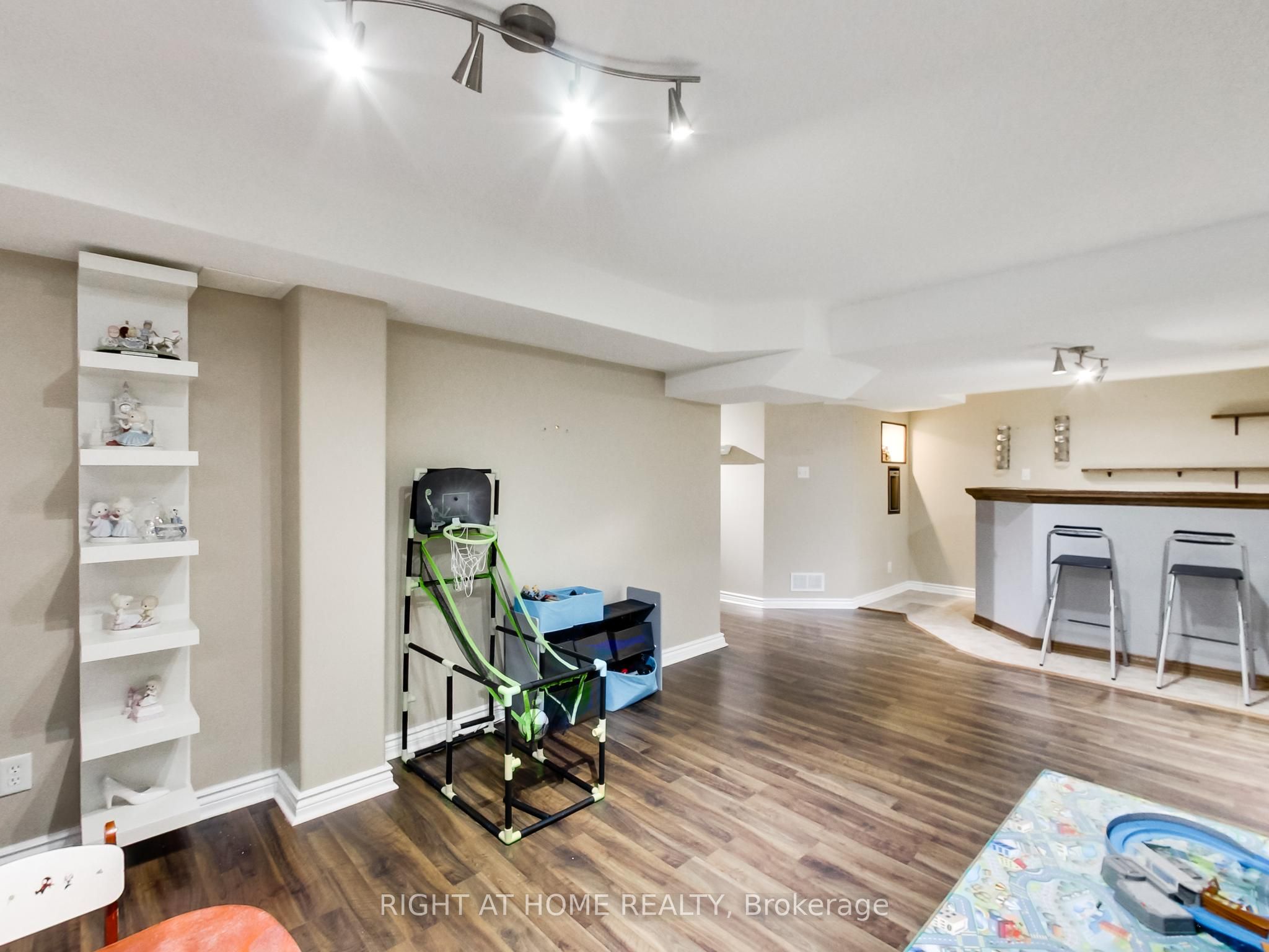 2527 Nettlecreek Crescent Property Photo 41