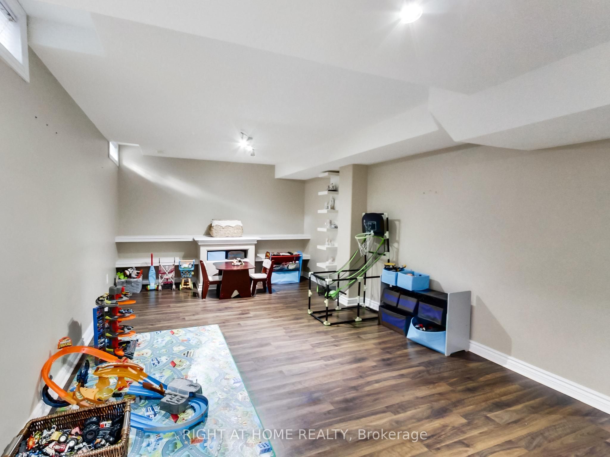 2527 Nettlecreek Crescent Property Photo 44