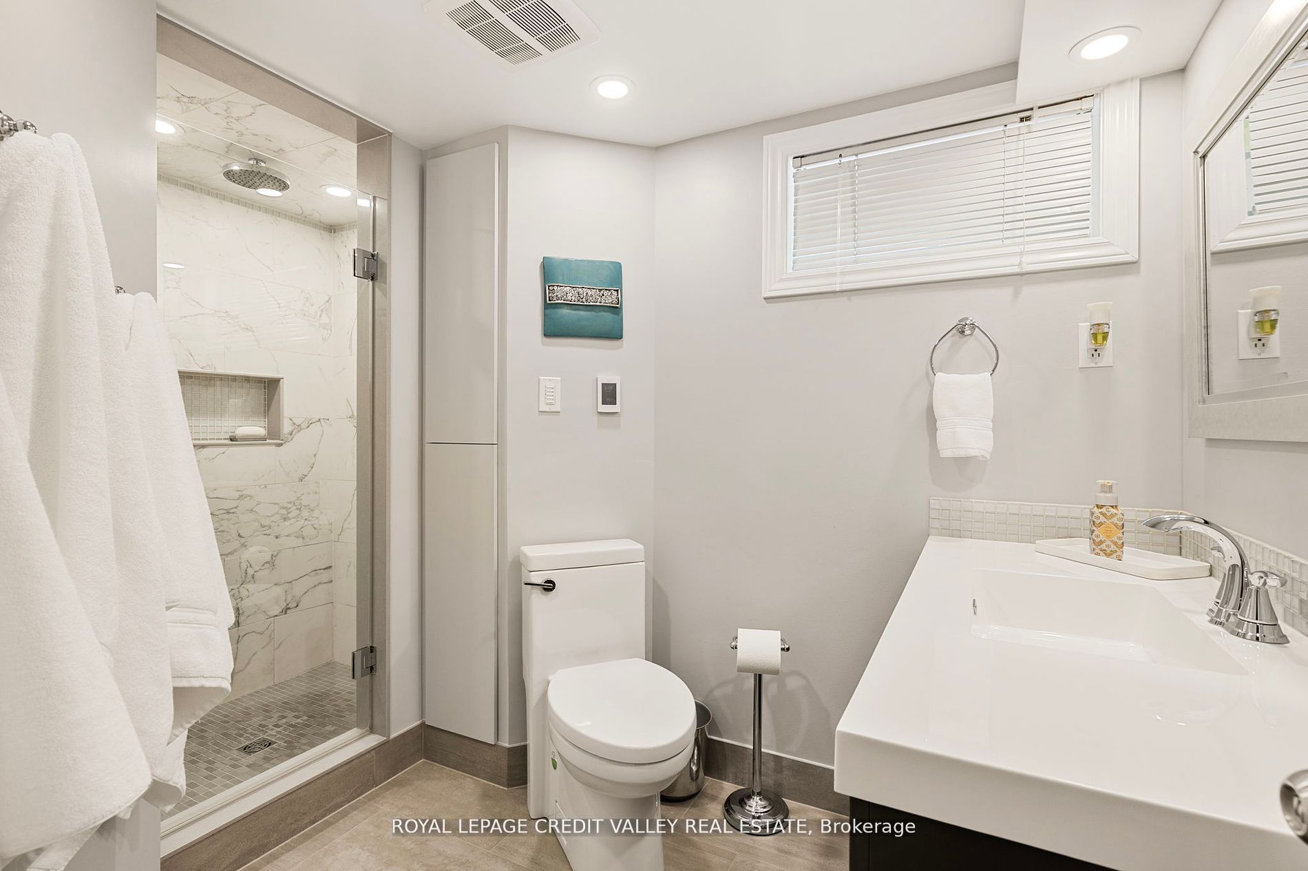 24 Ladore Drive Property Photo 27