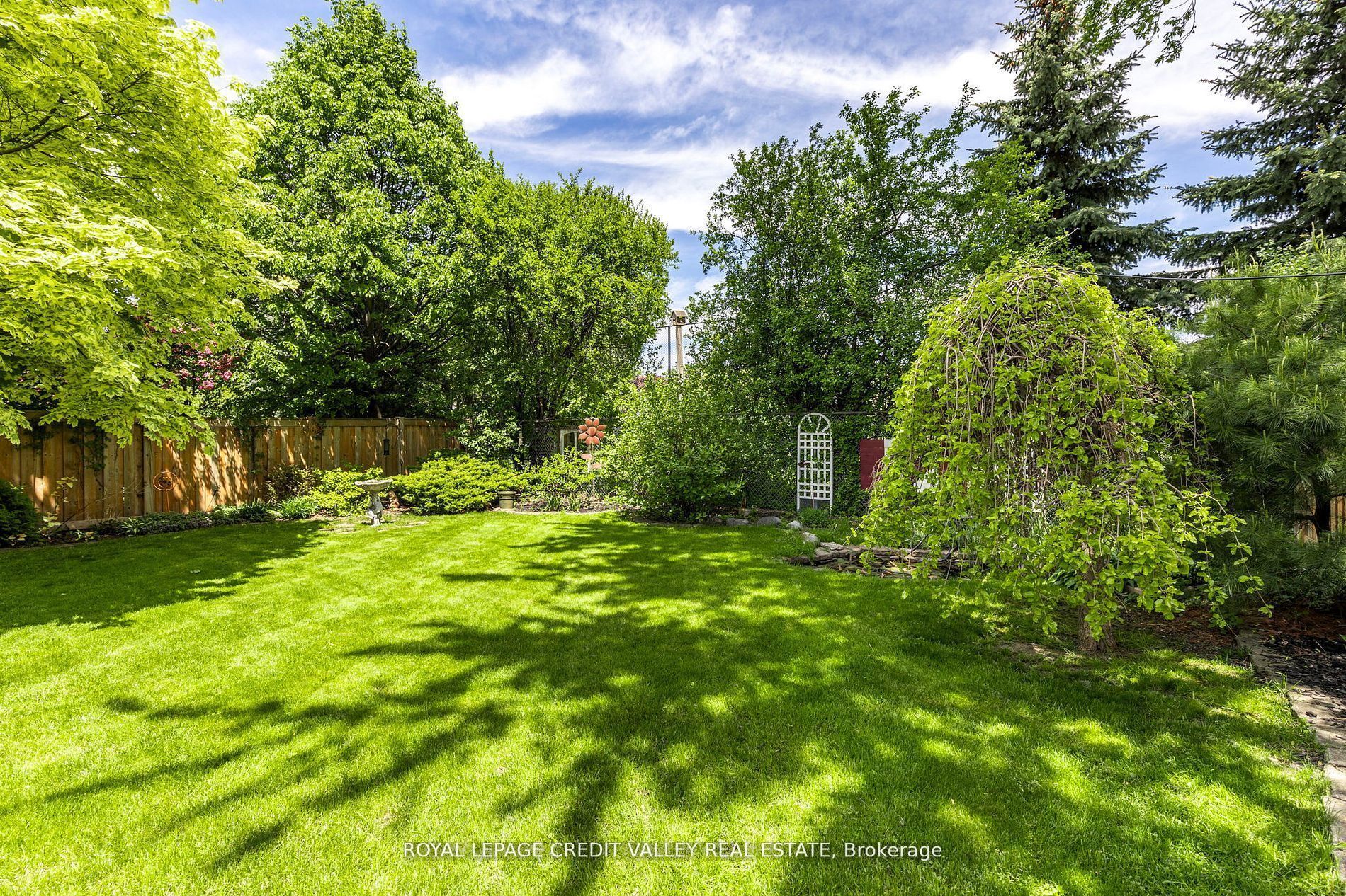 24 Ladore Drive Property Photo 33