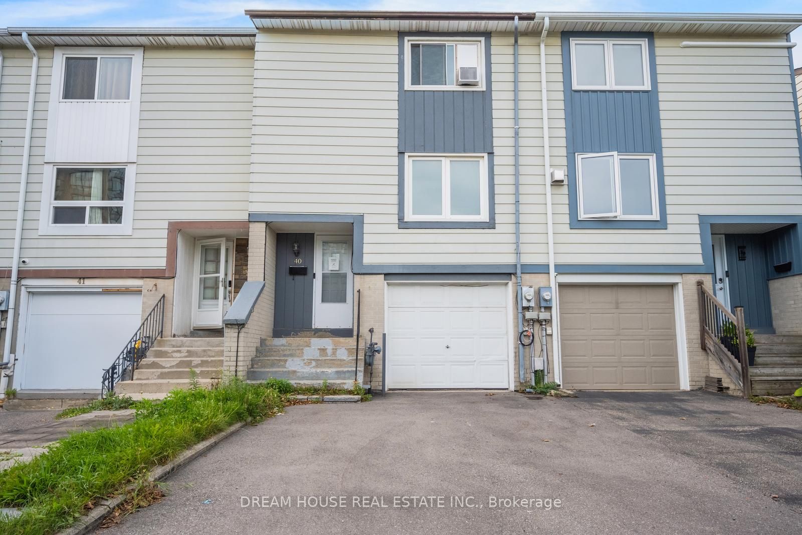 40 Hoskins Square
