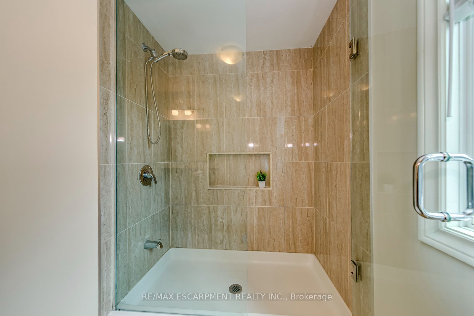 2549 Addingham Crescent Property Photo 18