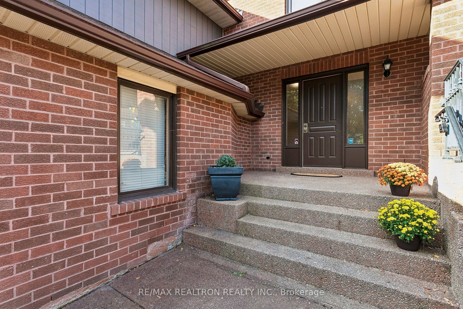 2537 Addingham Crescent Property Photo 2