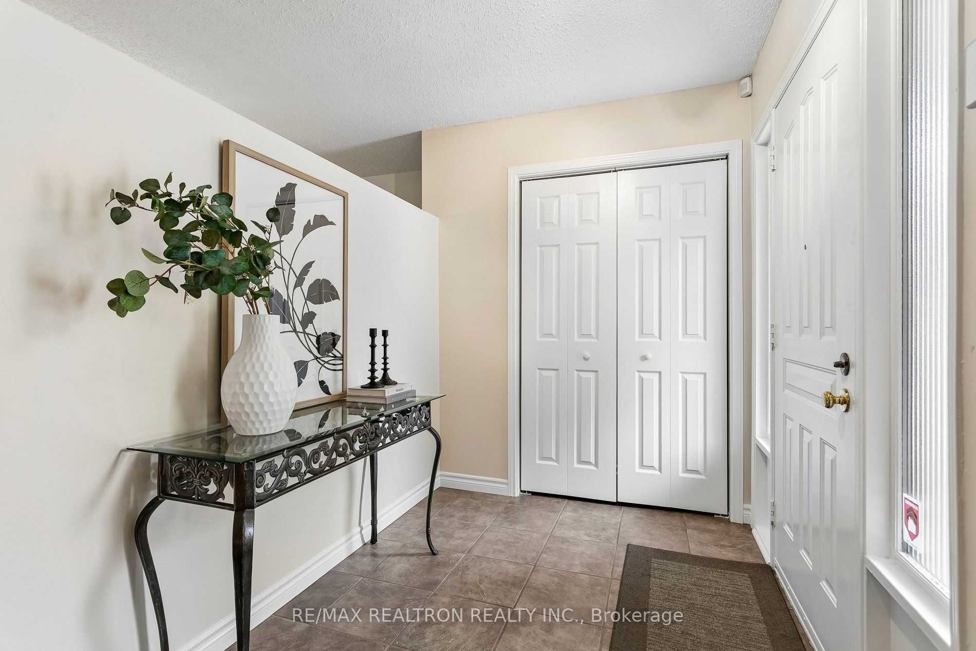 2537 Addingham Crescent Property Photo 4