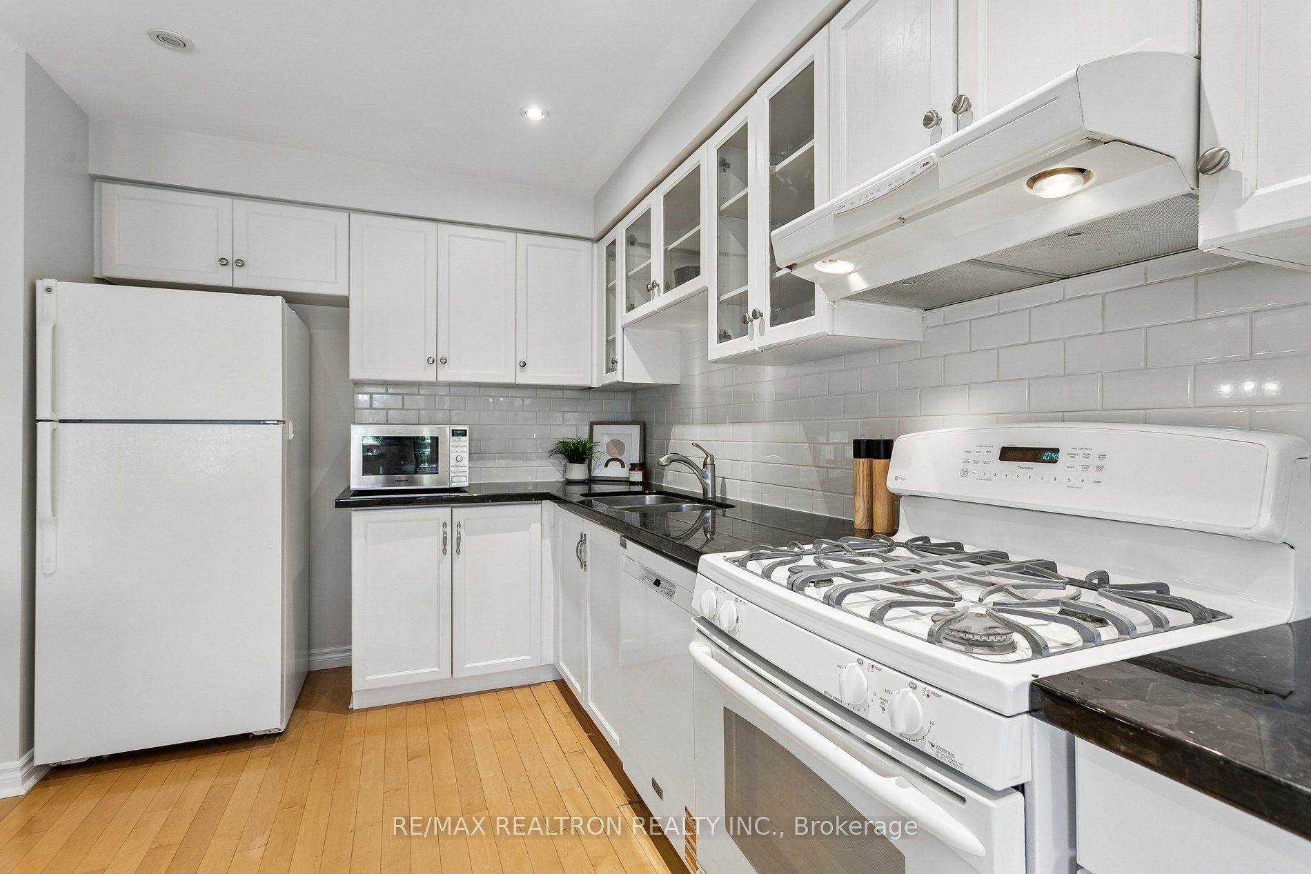 2537 Addingham Crescent Property Photo 15