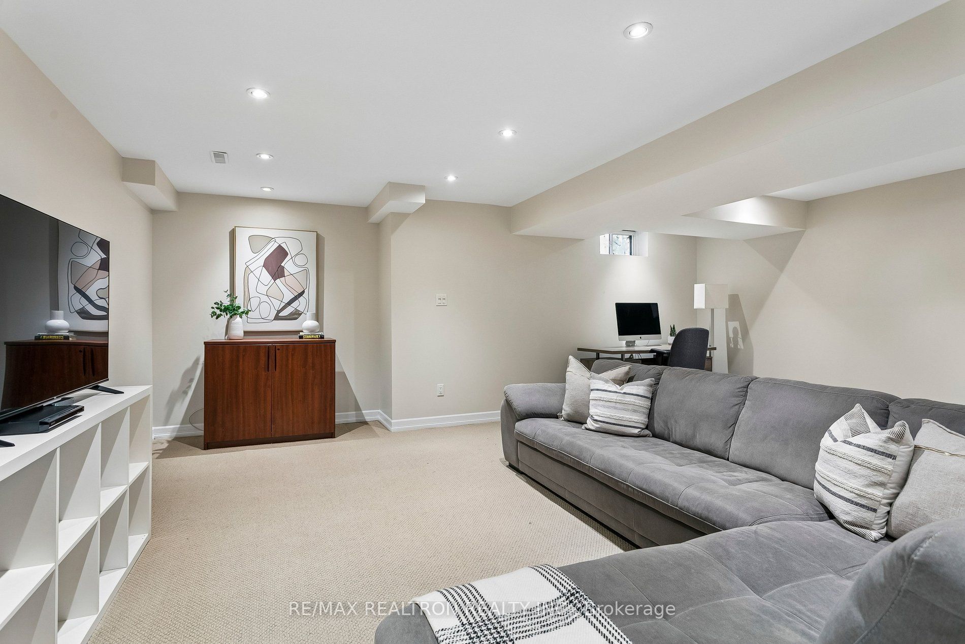 2537 Addingham Crescent Property Photo 30