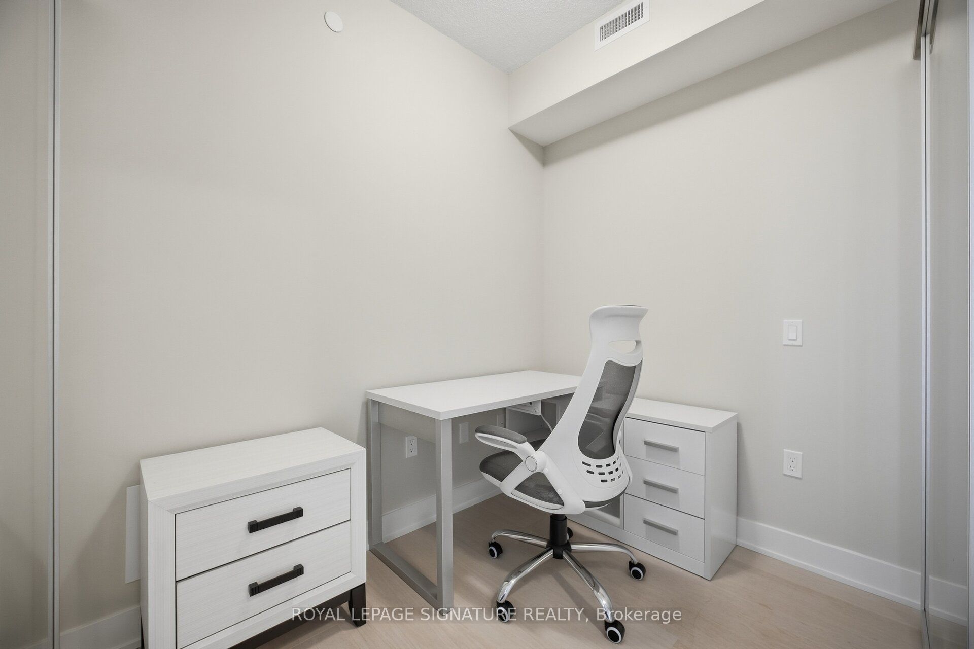 204 Burnhamthorpe Road E 1309 Property Photo 20