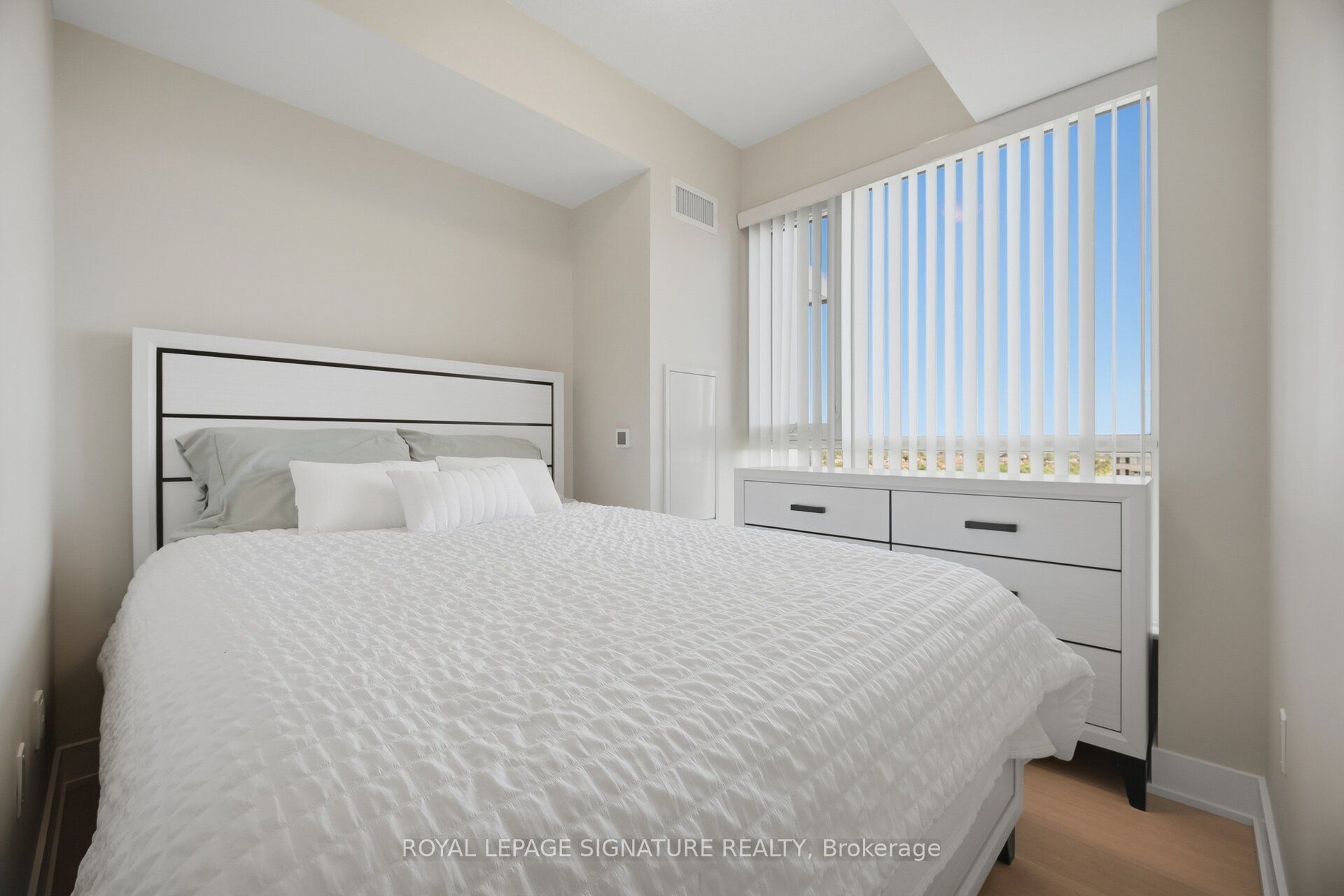 204 Burnhamthorpe Road E 1309 Property Photo 28