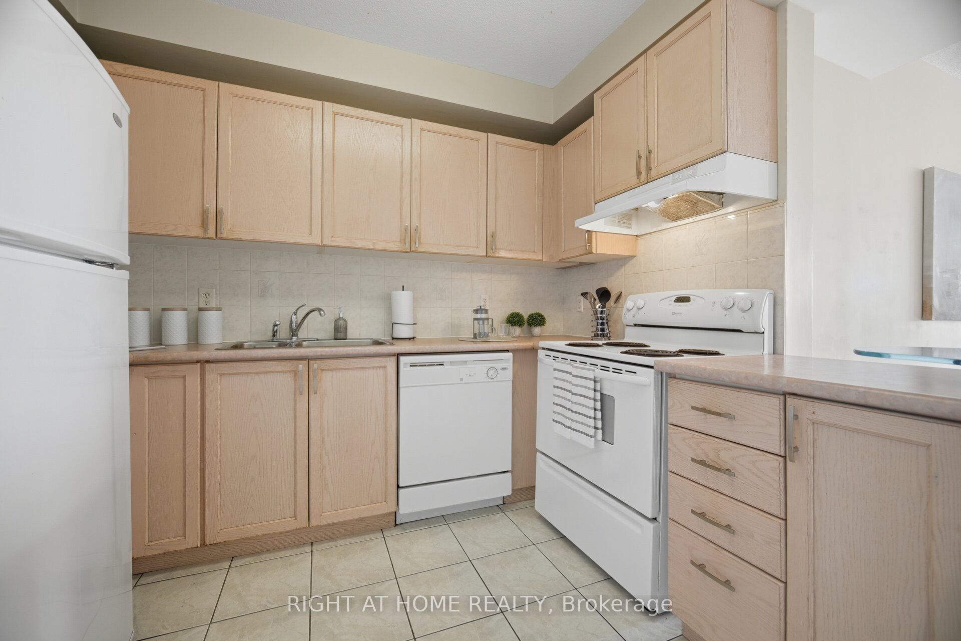 200 Burnhamthorpe Road E 1106 Property Photo 9