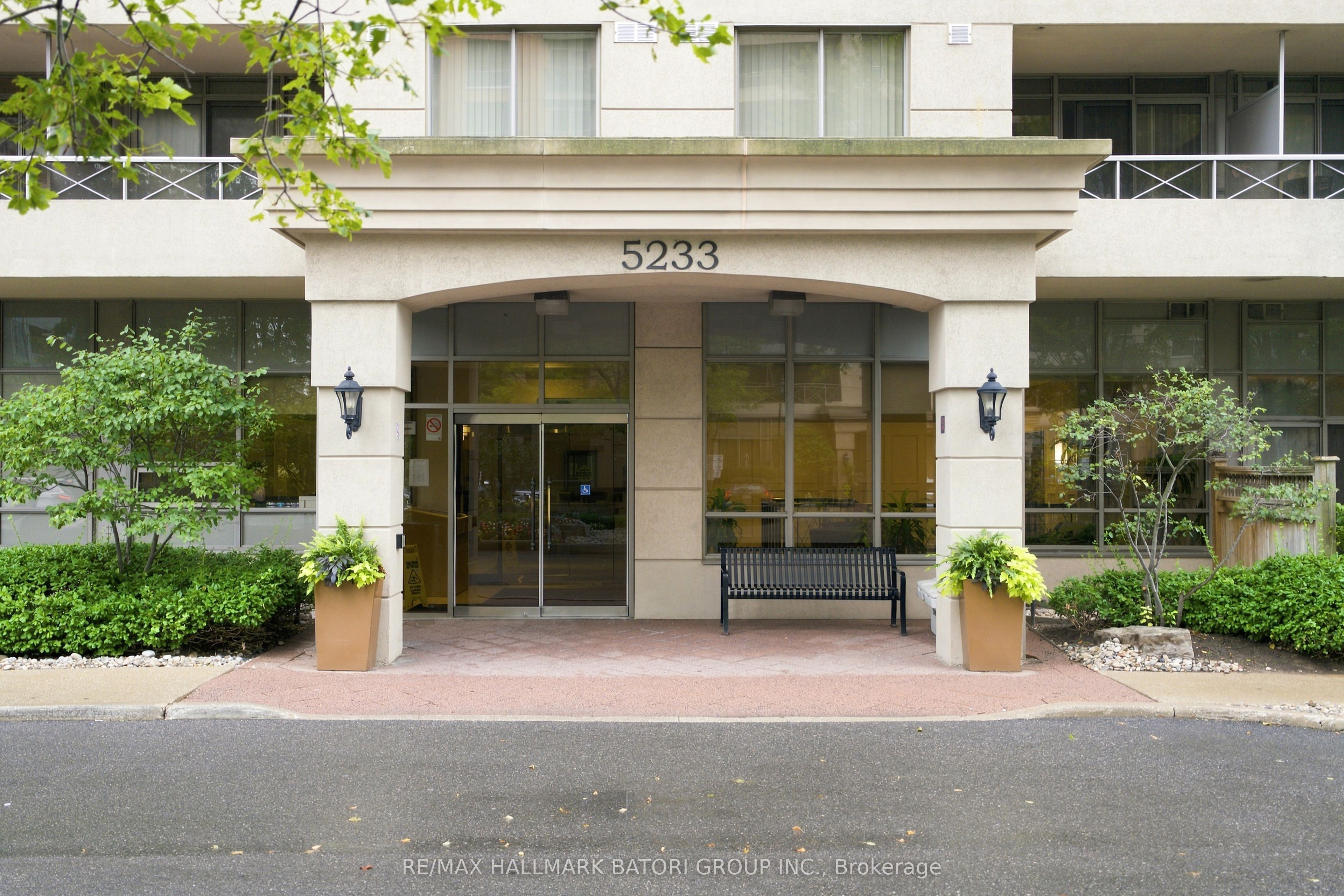 5233 Dundas Street W 316 Property Photo 1